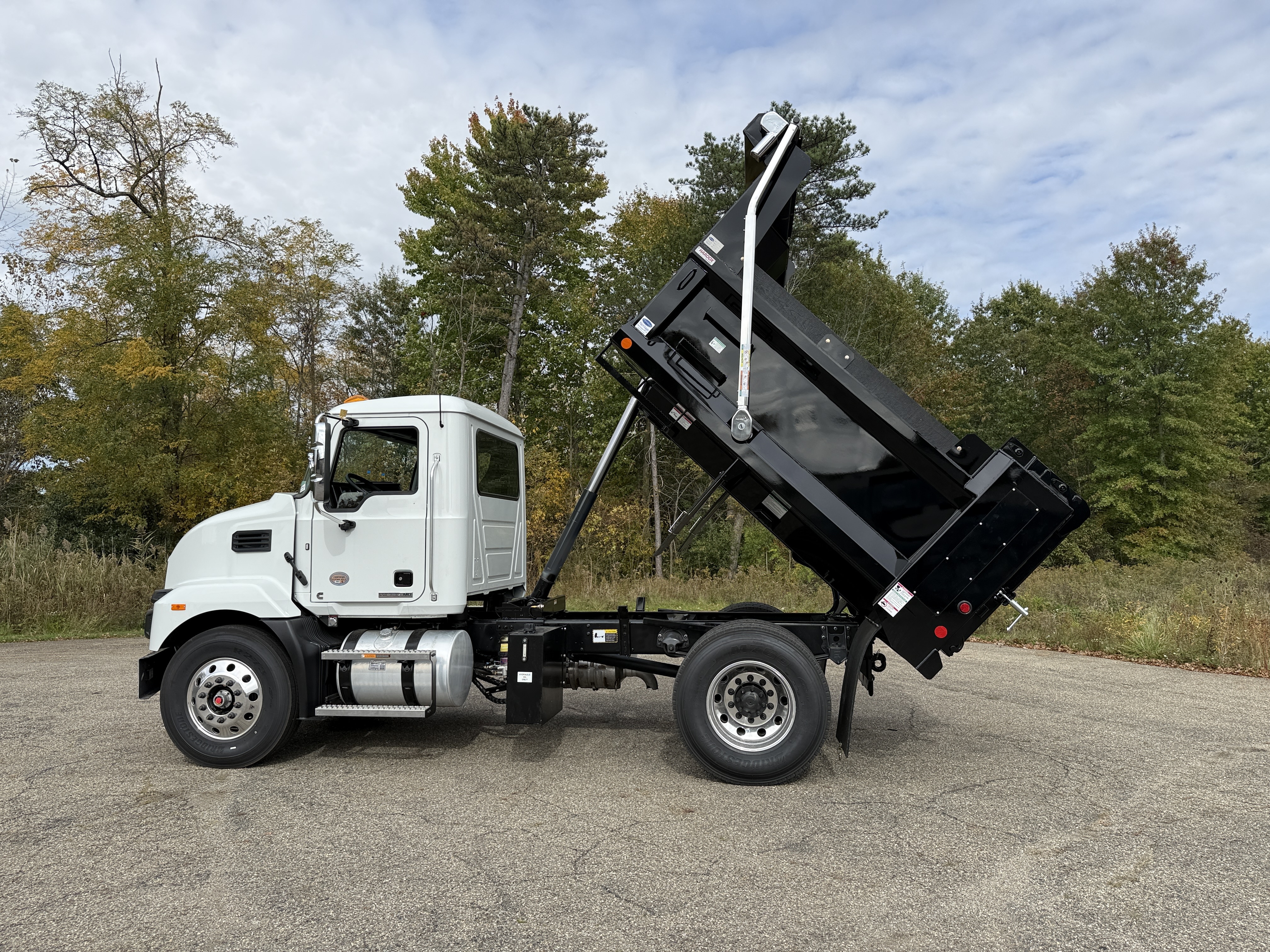 2027 Mack MD7