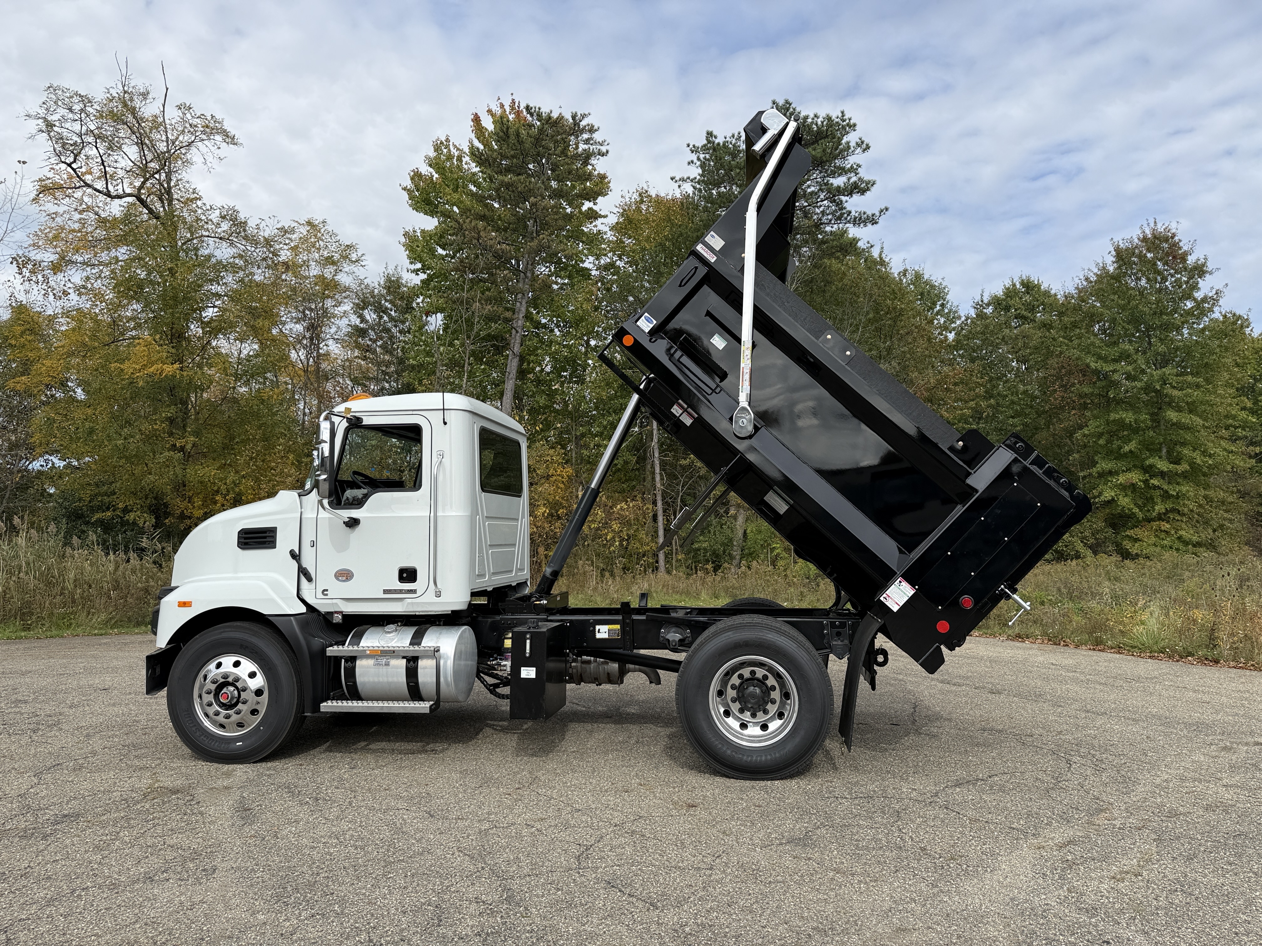 2027 Mack MD7