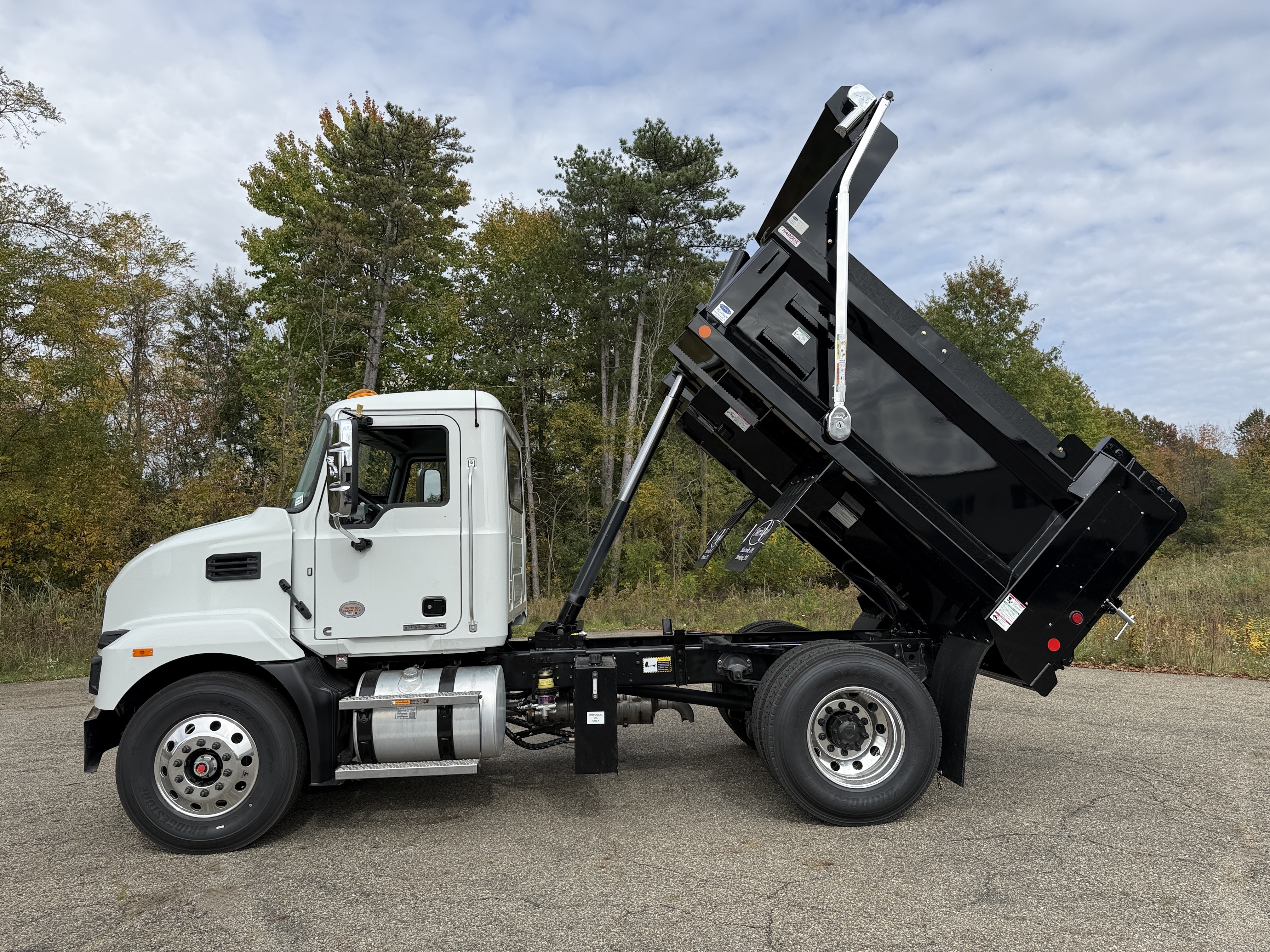 2027 Mack MD7
