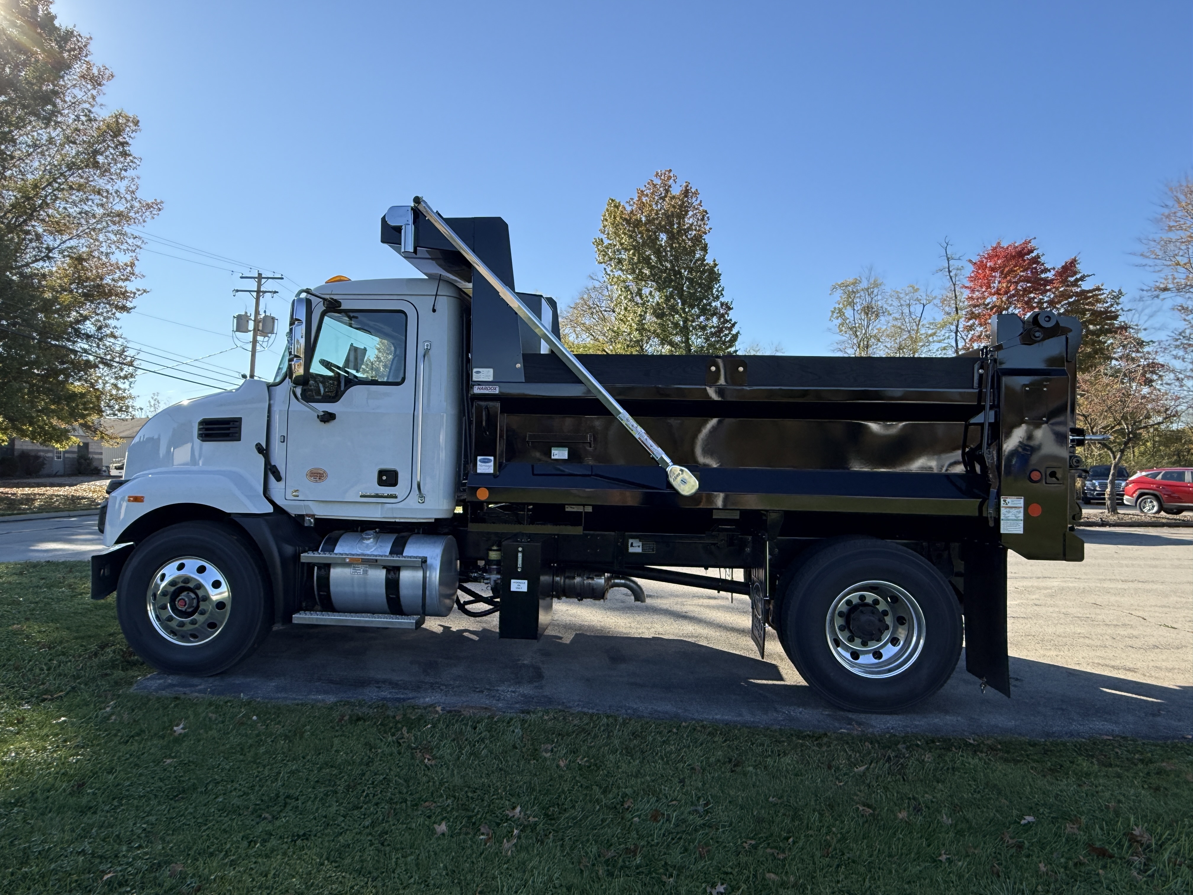 2027 Mack MD7