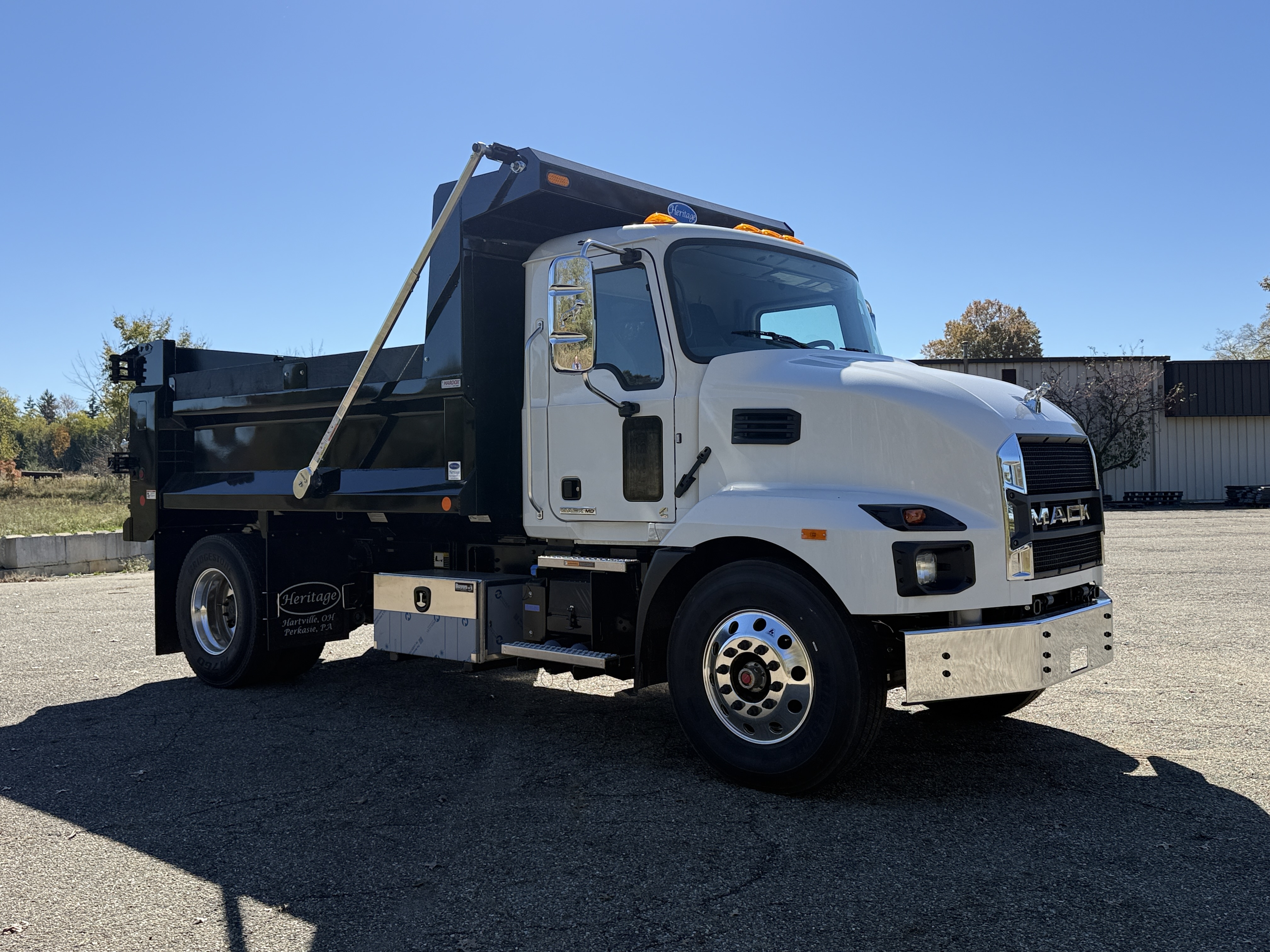 2027 Mack MD7