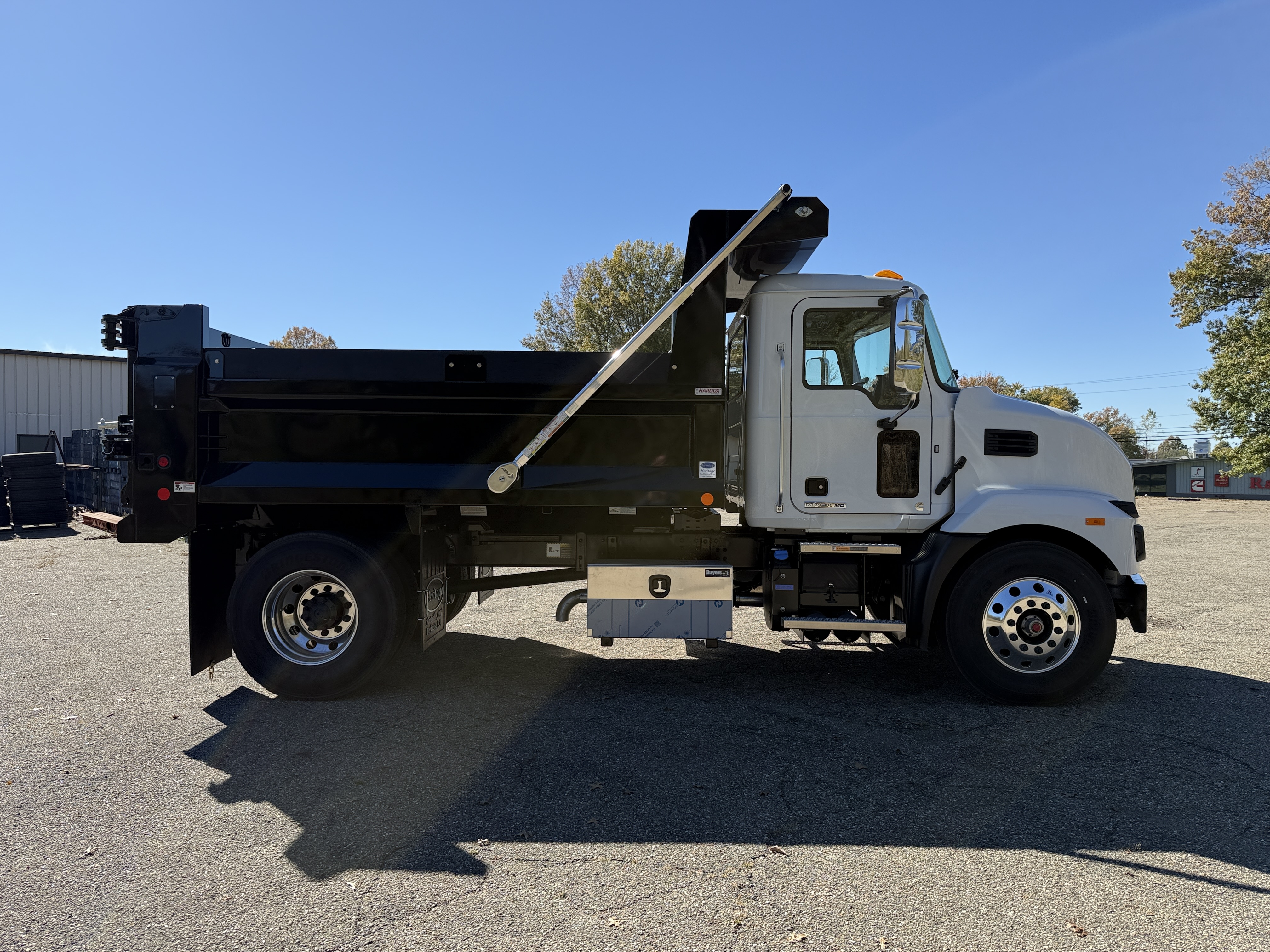 2027 Mack MD7