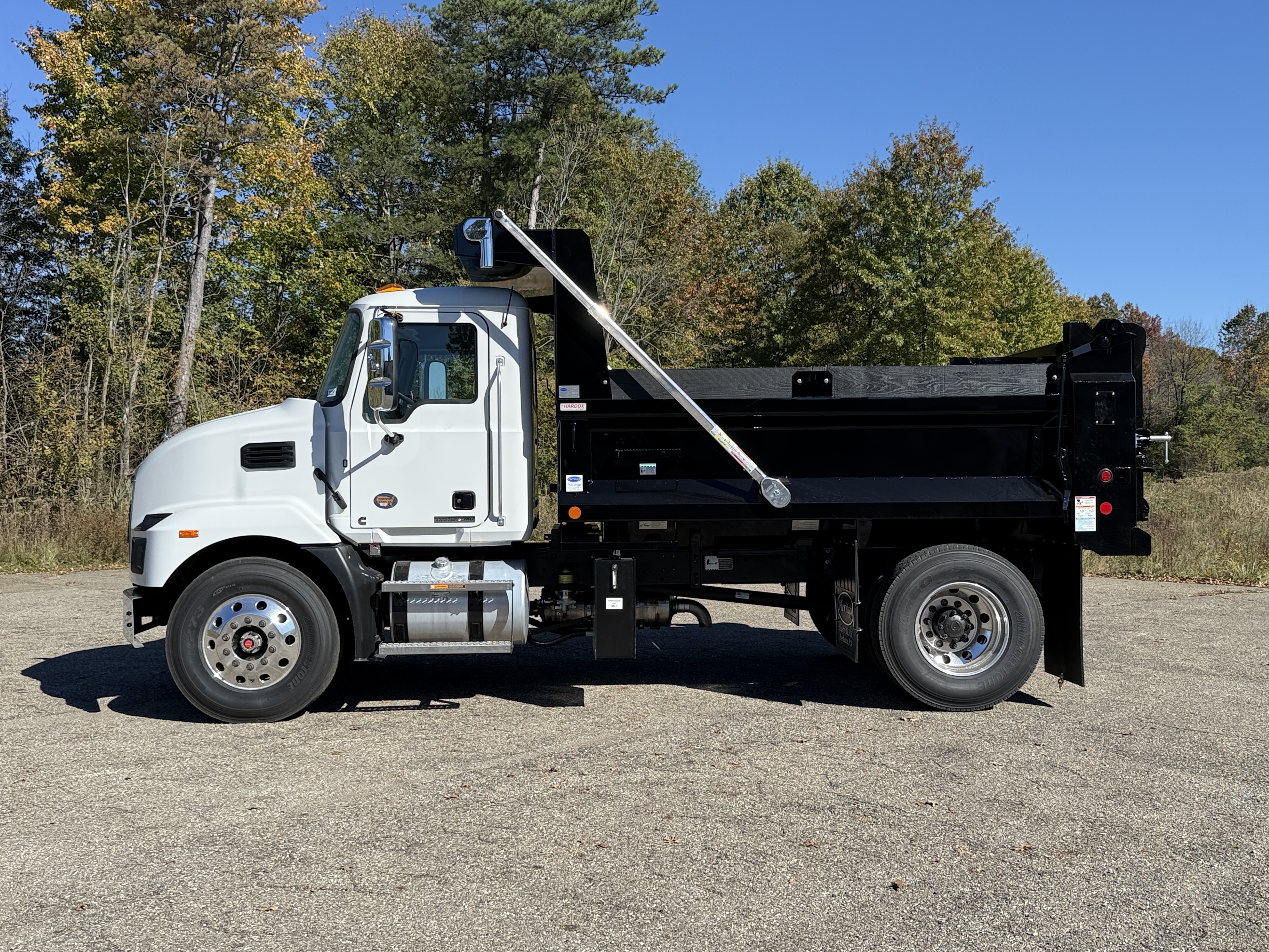2027 Mack MD7
