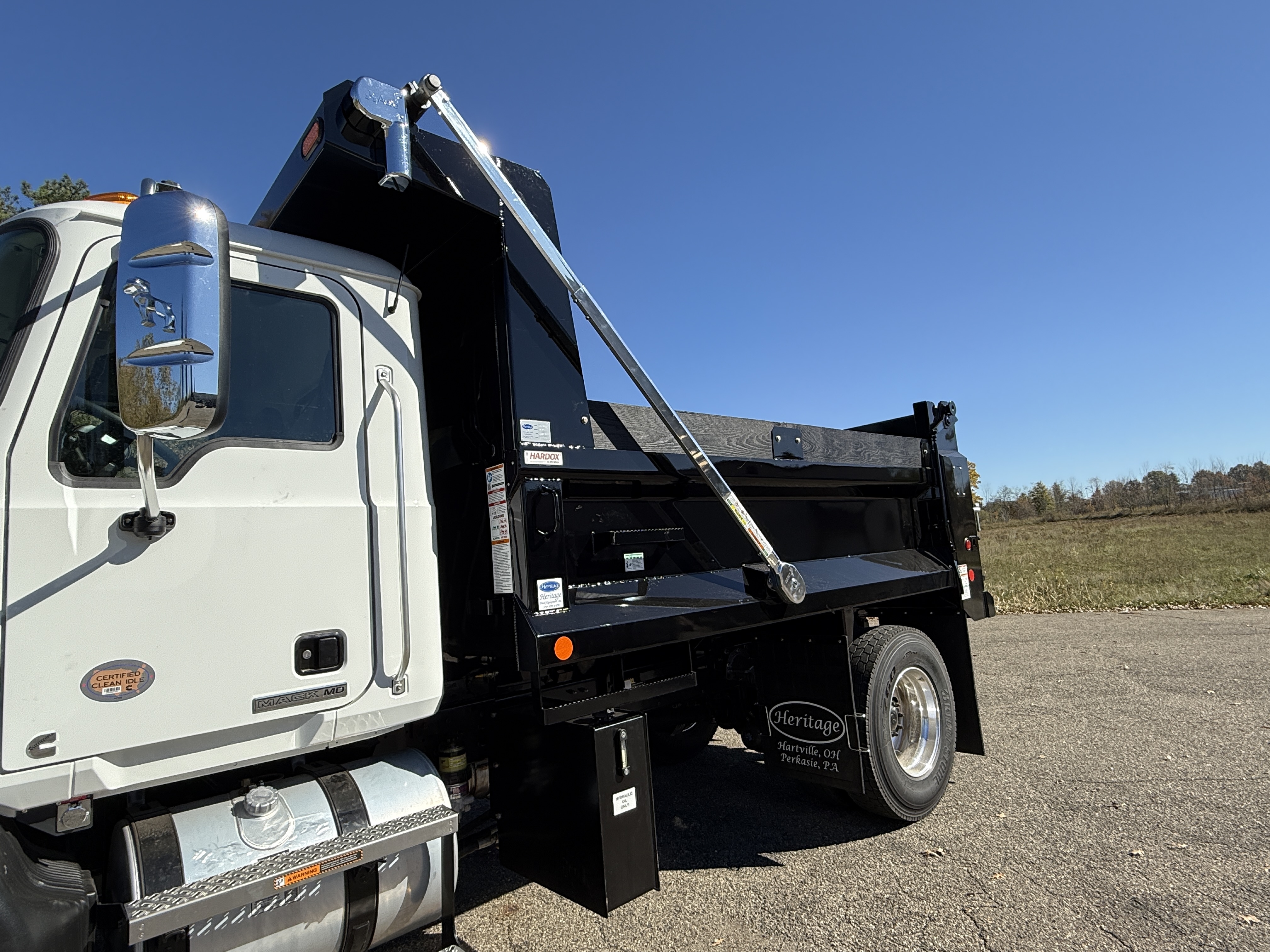 2027 Mack MD7