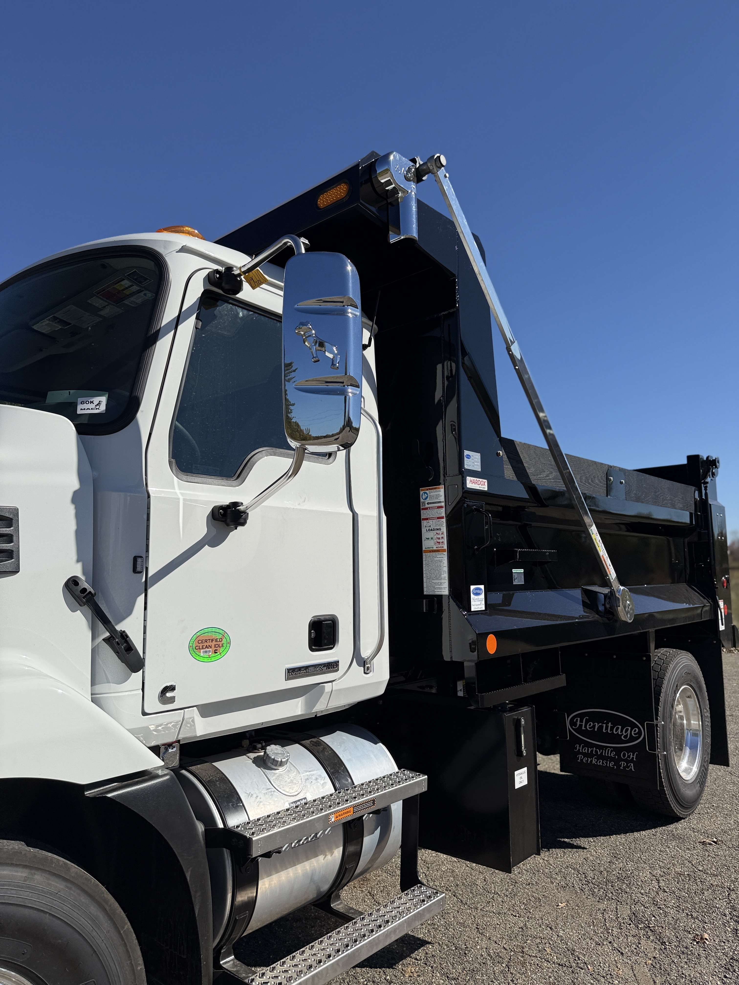 2027 Mack MD7