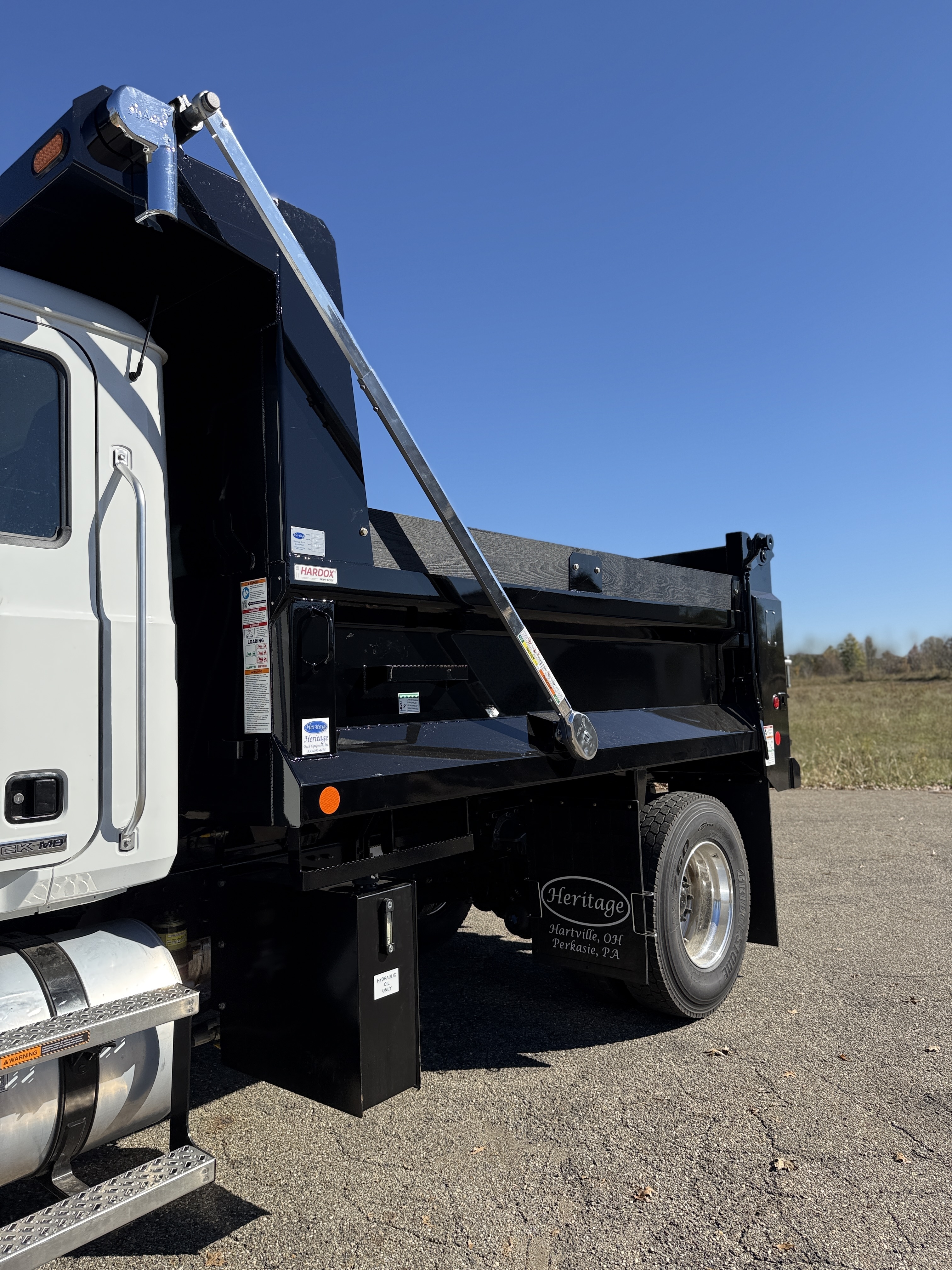 2027 Mack MD7