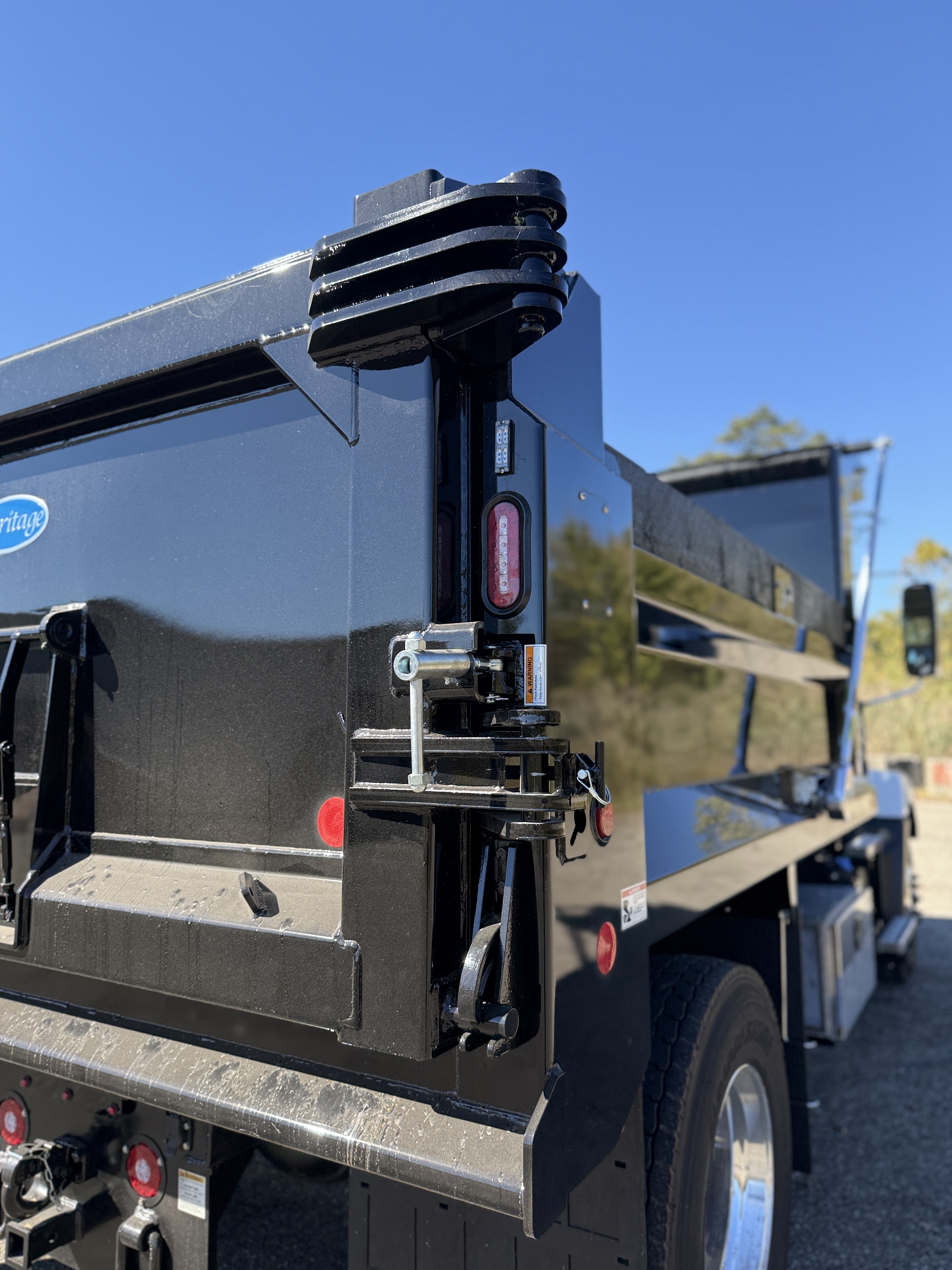 2027 Mack MD7