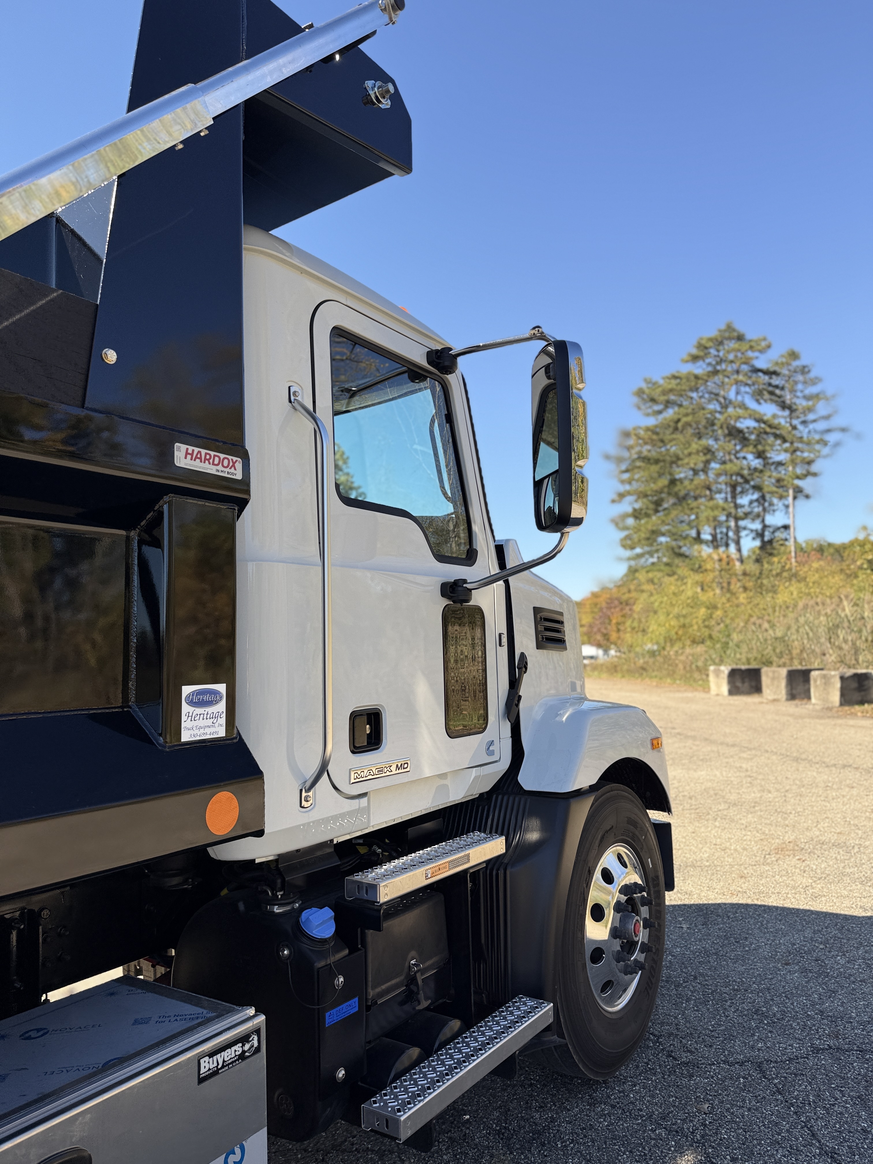 2027 Mack MD7