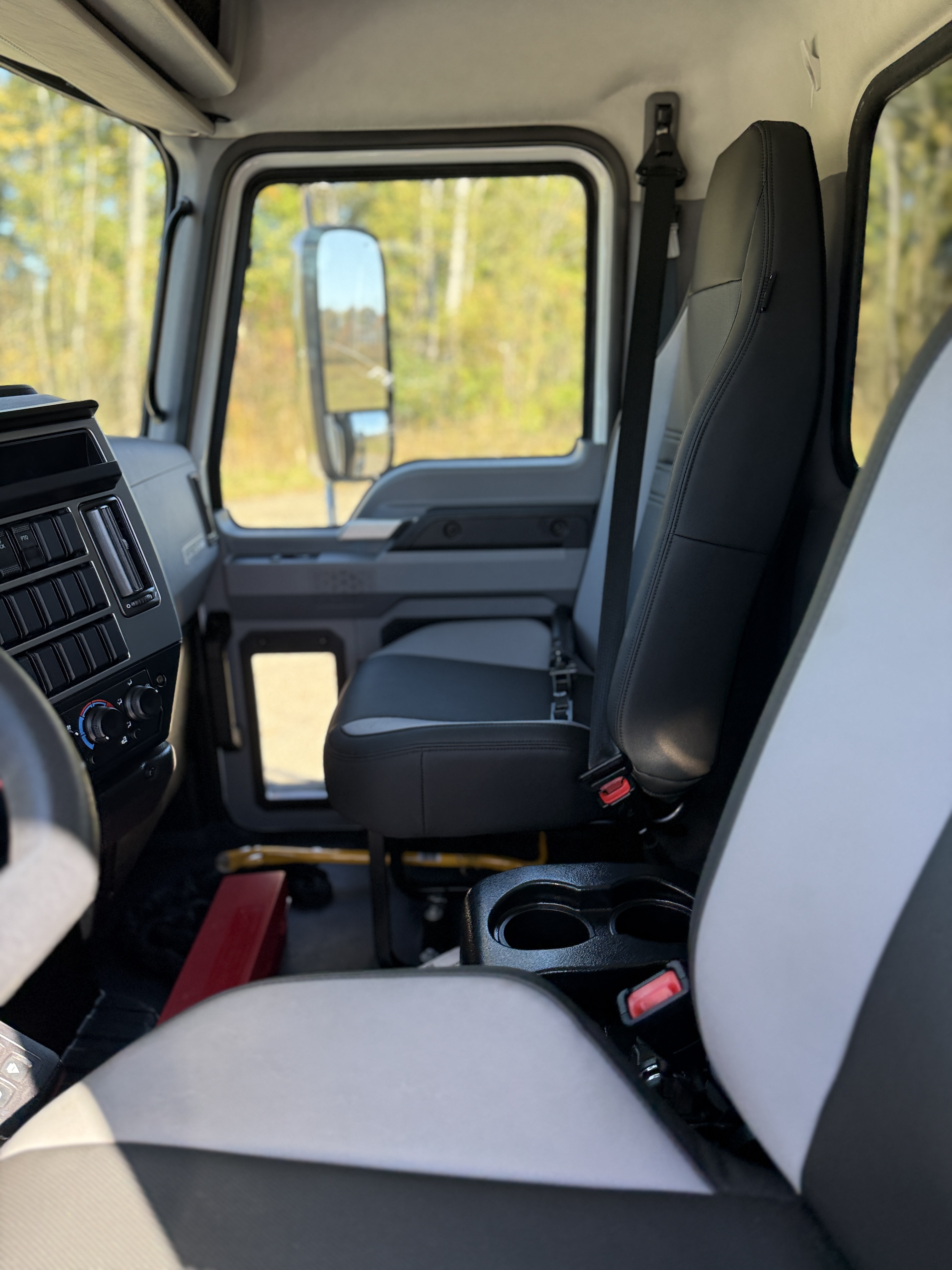 2027 Mack MD7