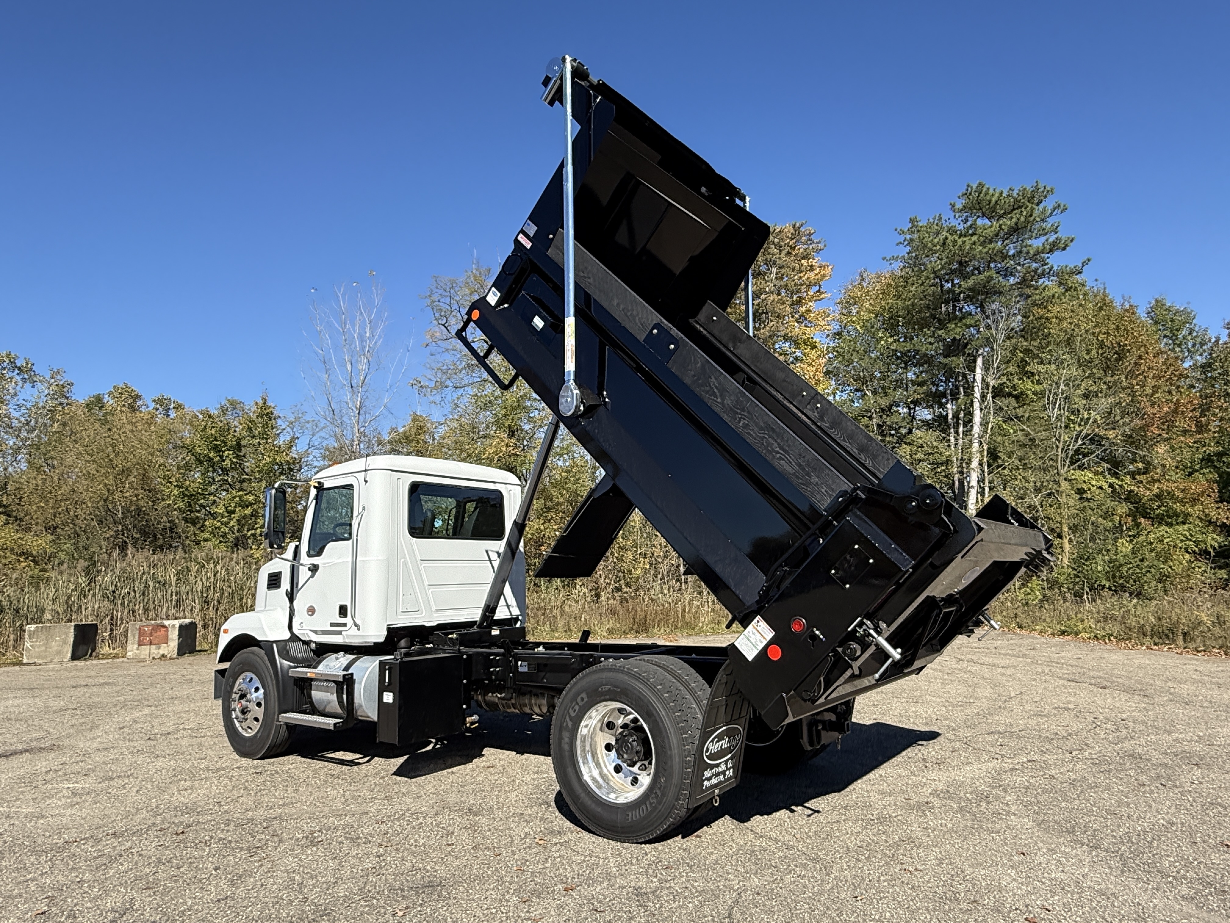 2027 Mack MD7