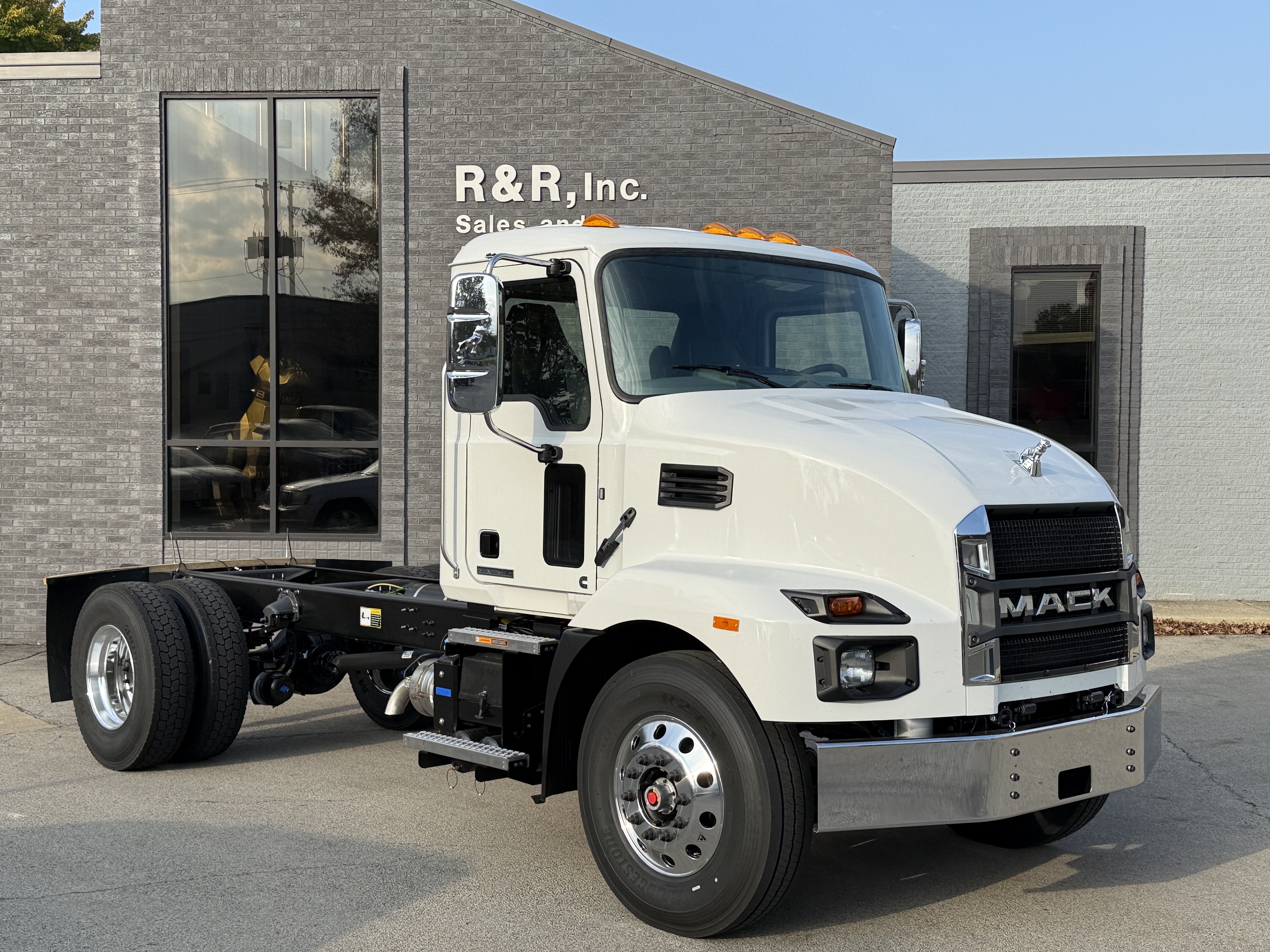 2027 Mack MD6