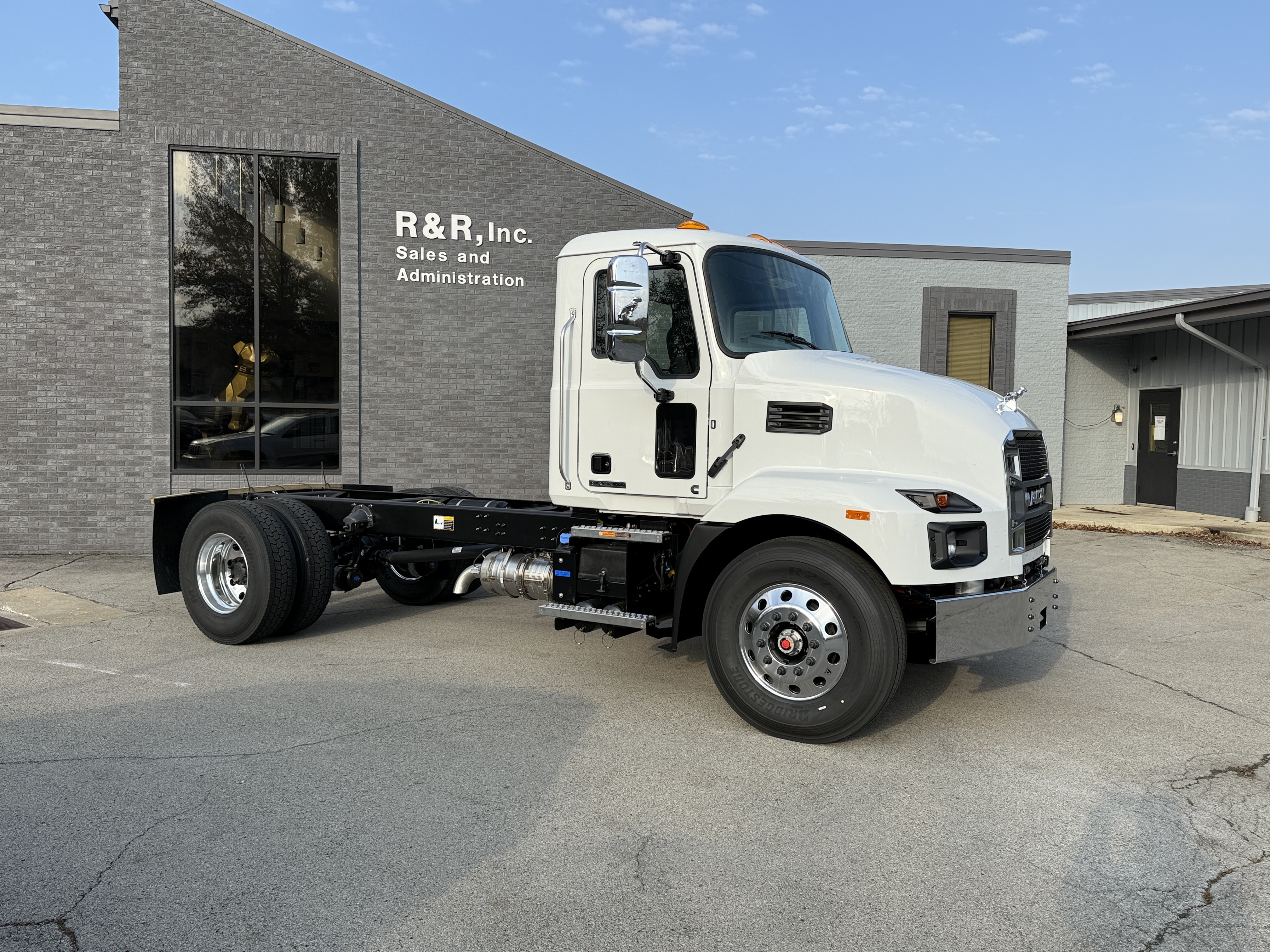 2027 Mack MD6