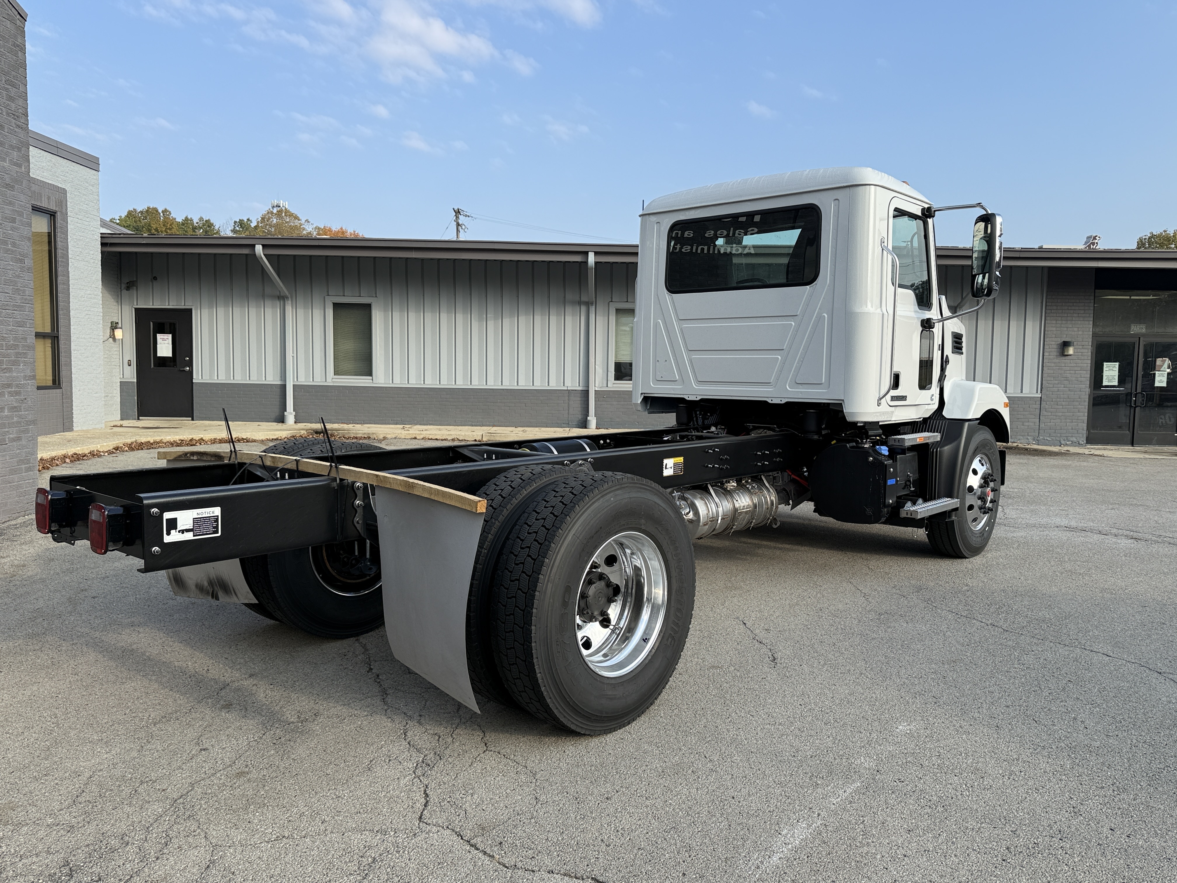 2027 Mack MD6
