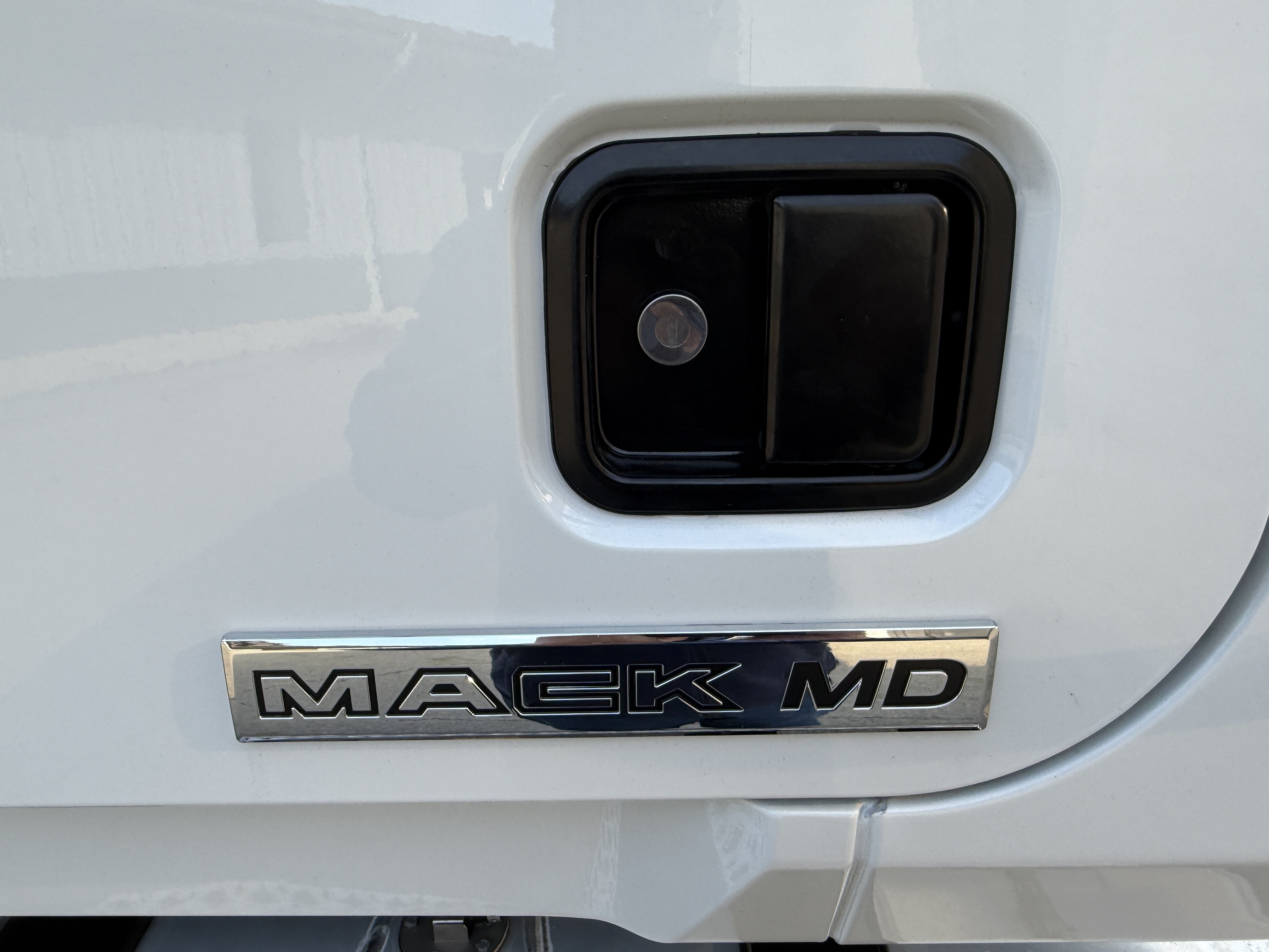 2027 Mack MD6
