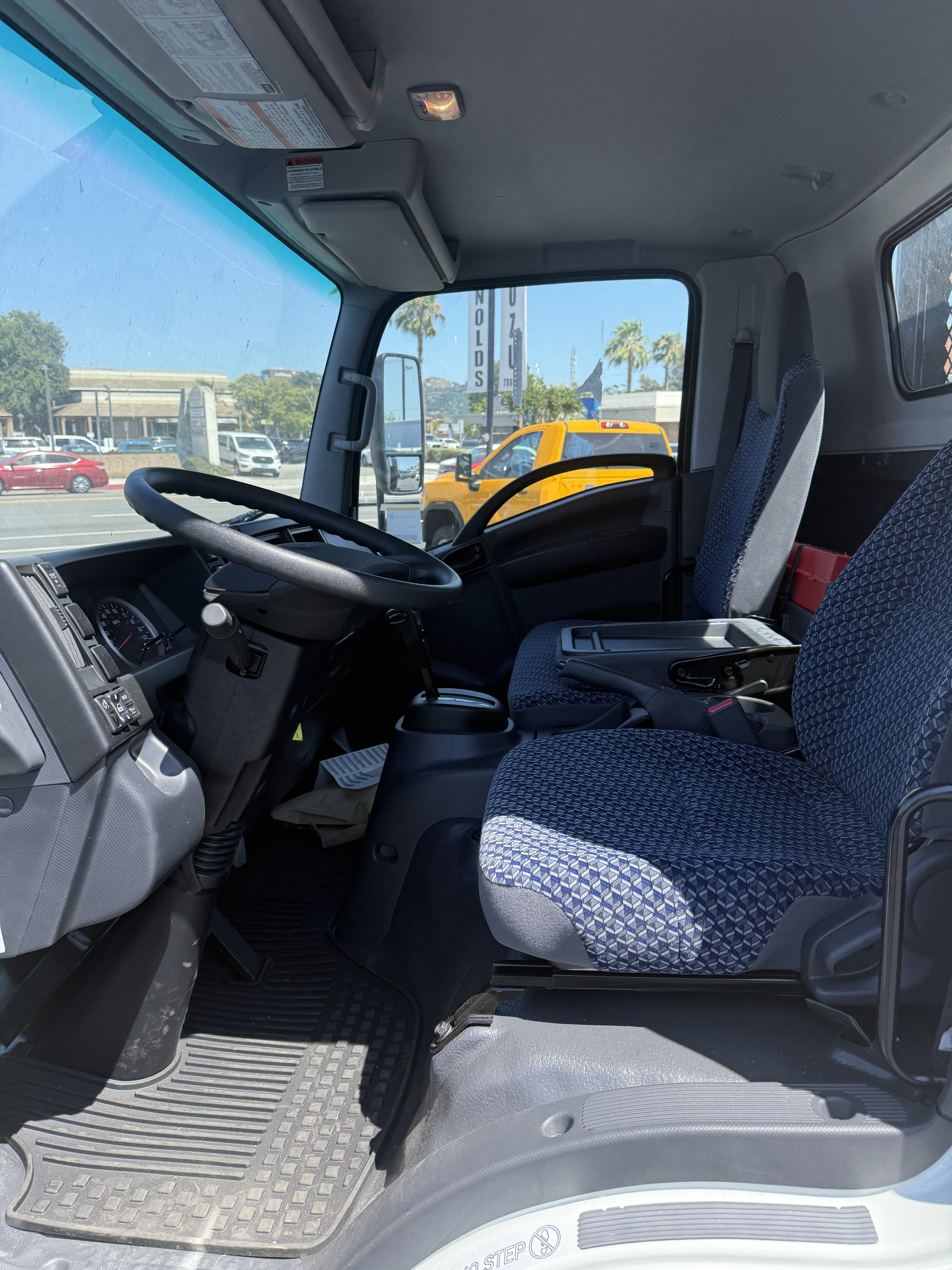 2024 Isuzu NPR HD - Photo 6