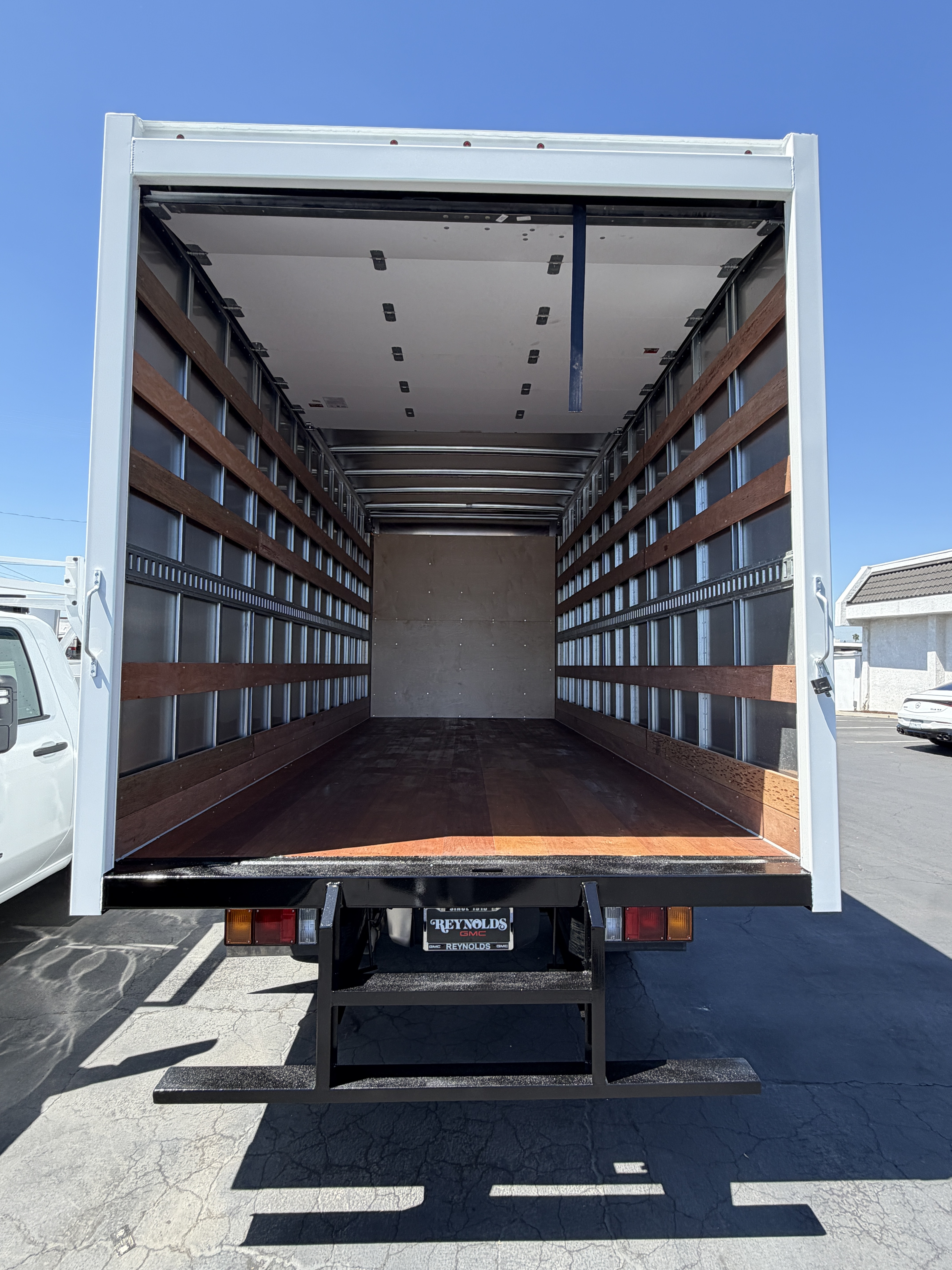 2026 Isuzu NPR HD GAS 18'