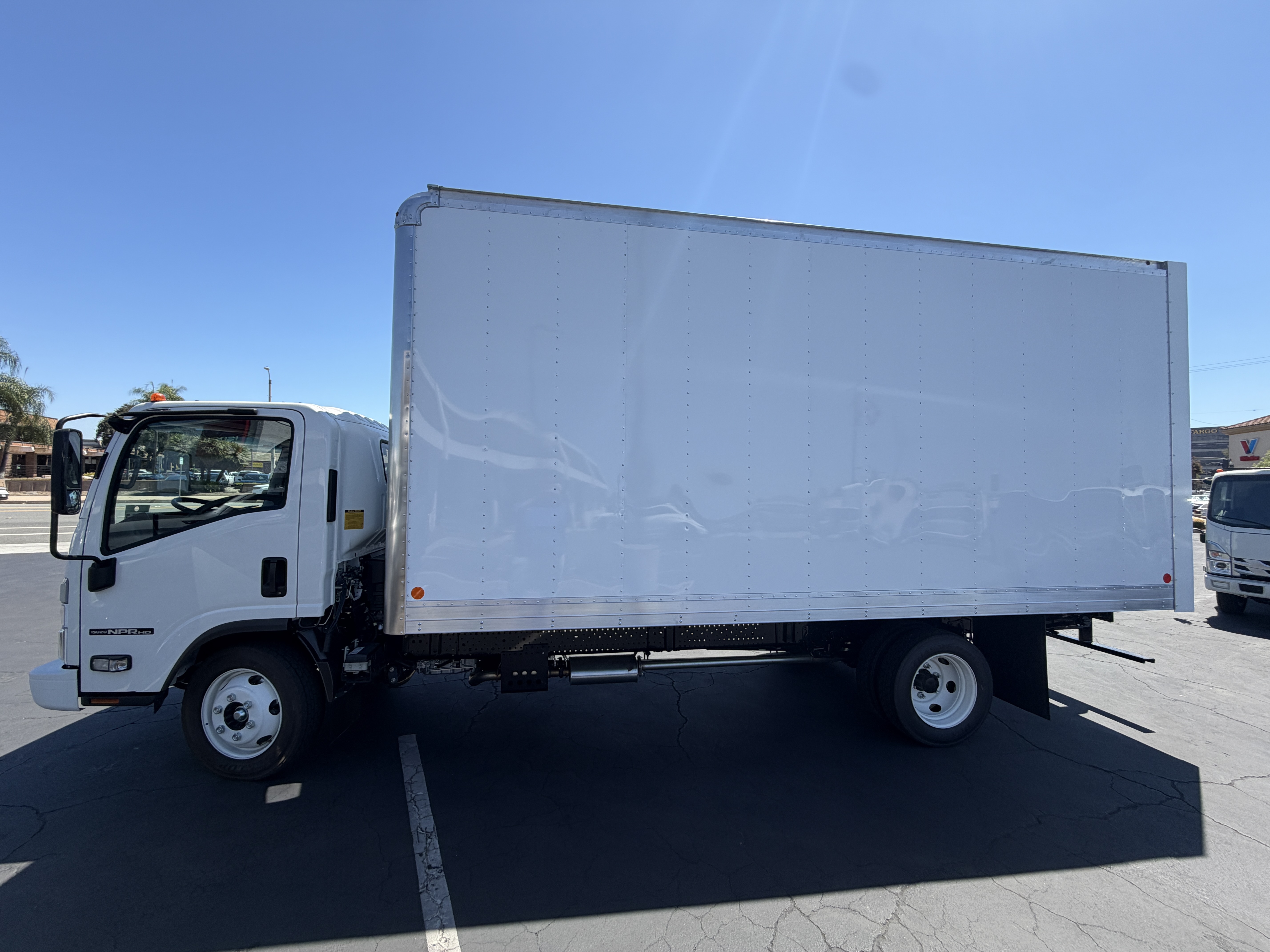 2026 Isuzu NPR HD GAS 18'