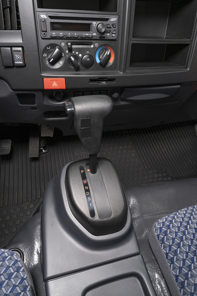 2025 Isuzu NRR