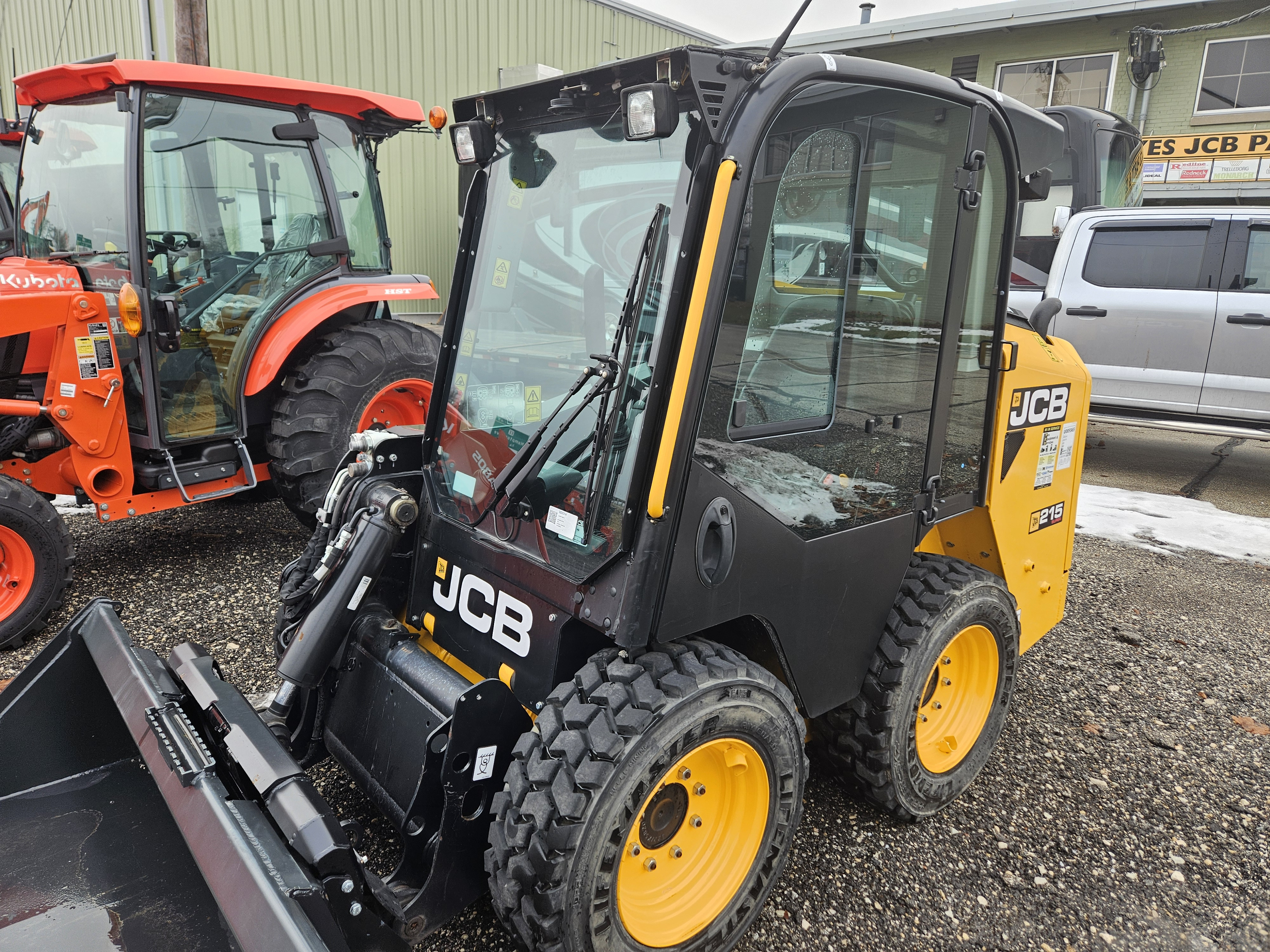 2023 JCB 215