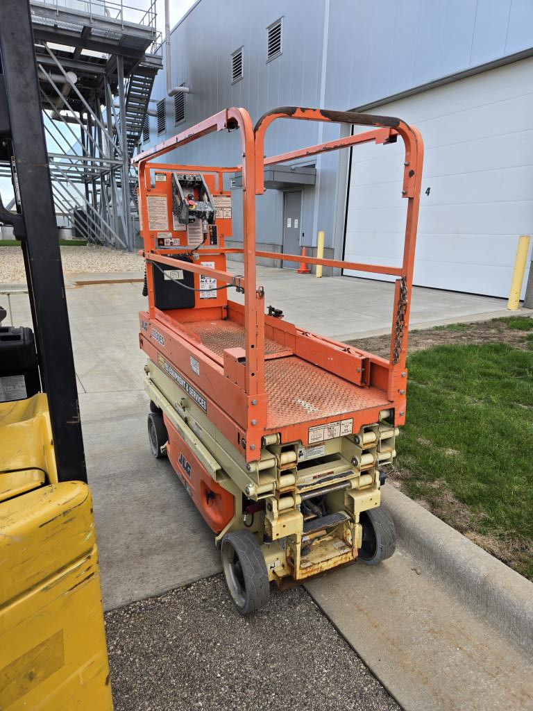 2017 JLG 1930ES