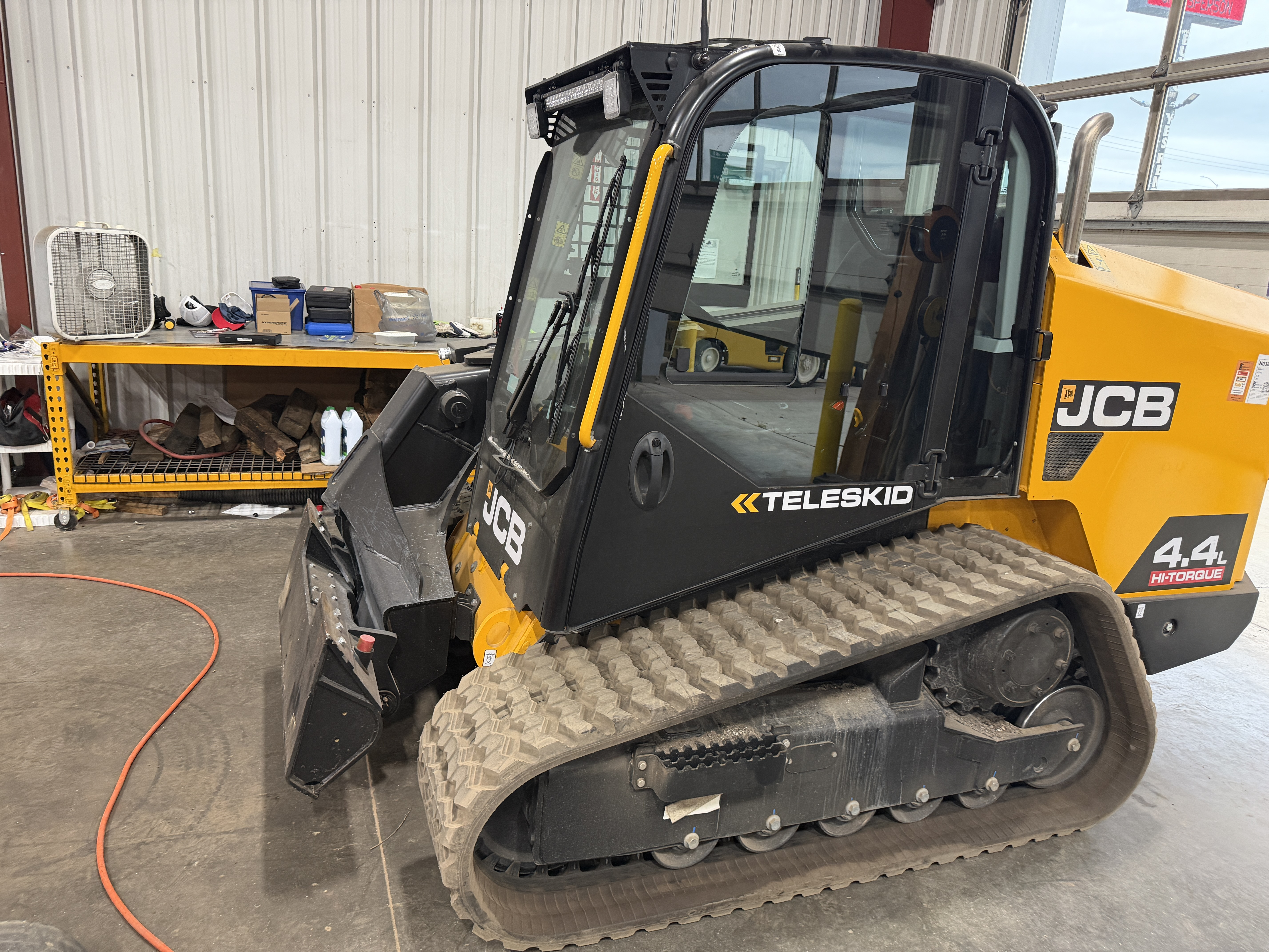 0 JCB 4TS-8T