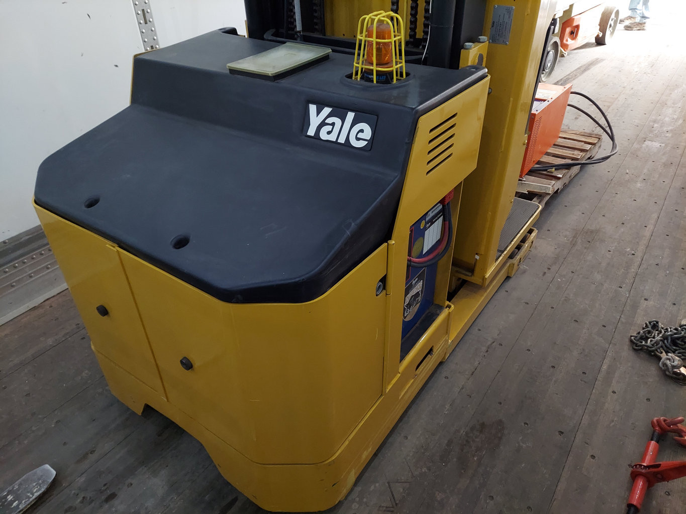 2010 Yale OS030EC