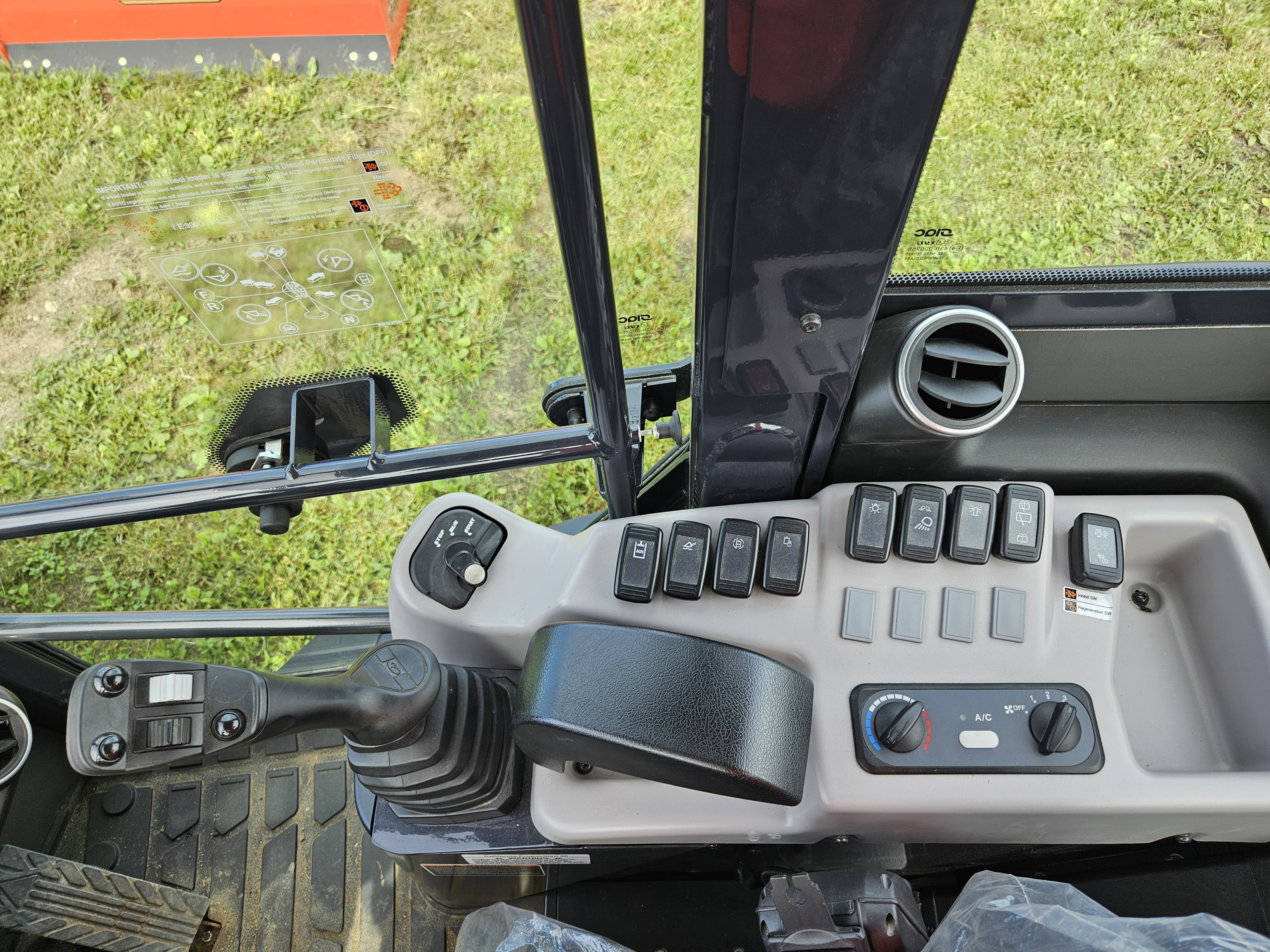 2025 Kubota R640R43