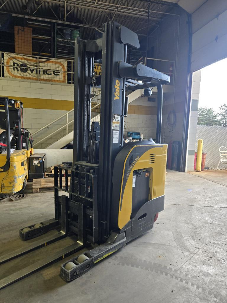2017 Yale NR045EB