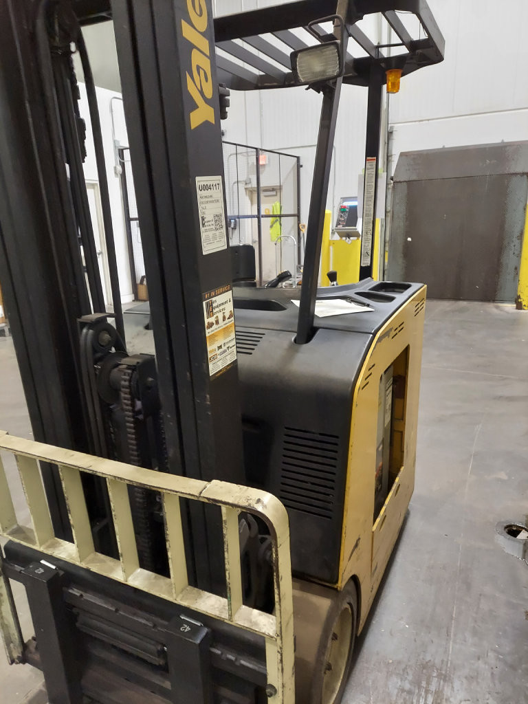 2005 Yale ESC035FA