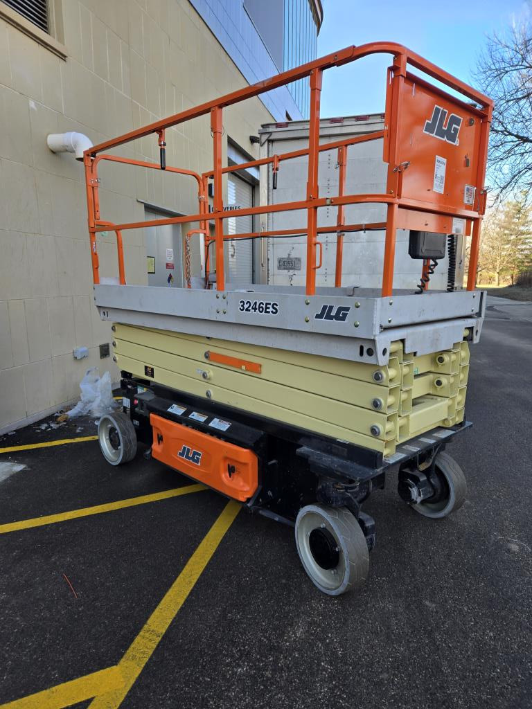 0 JLG 3246ES