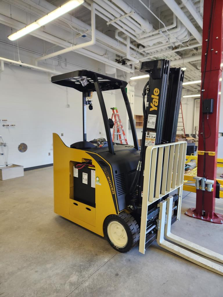 2022 Yale ESC040AD