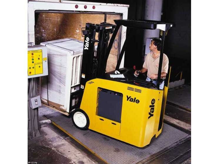2009 Yale ESC030FA