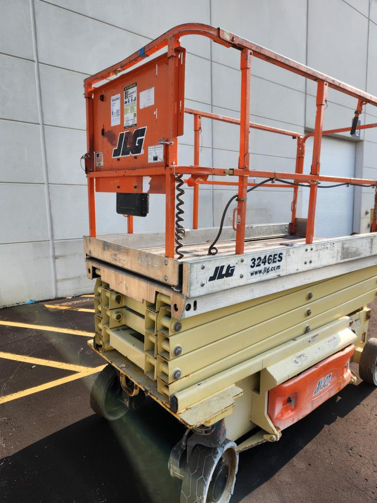 2013 JLG 3246ES