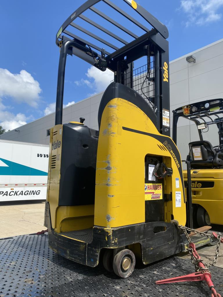 2016 Yale NR040EB