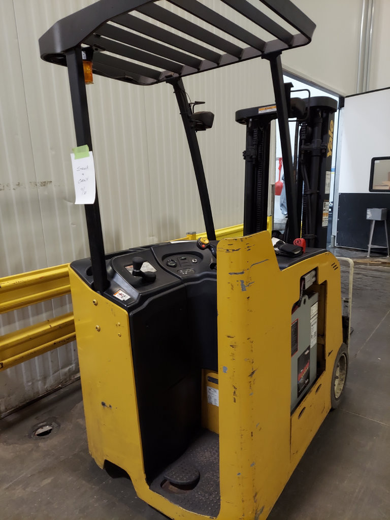 2005 Yale ESC035FA