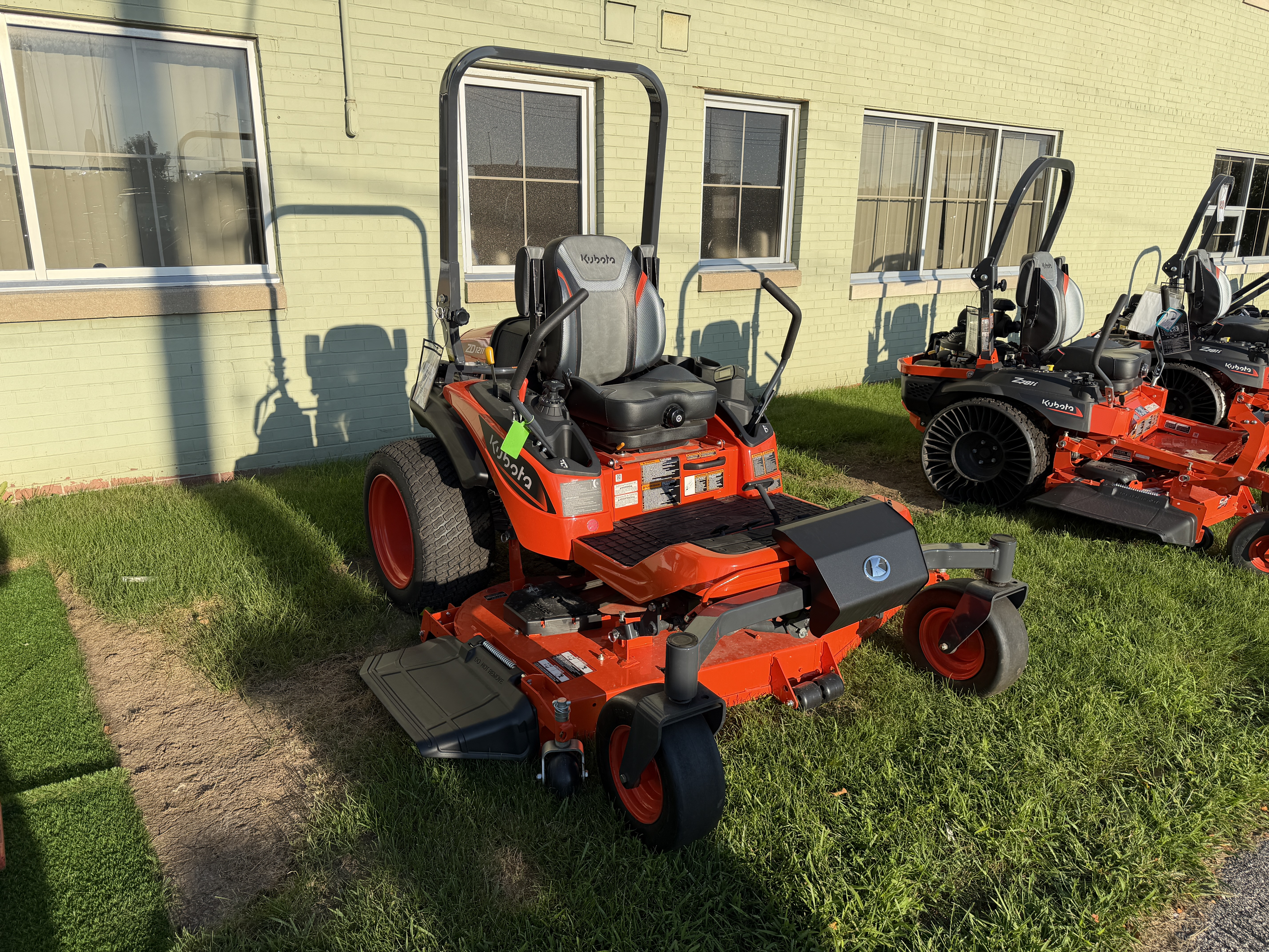Photo of Kubota ZD1211L-3-72
