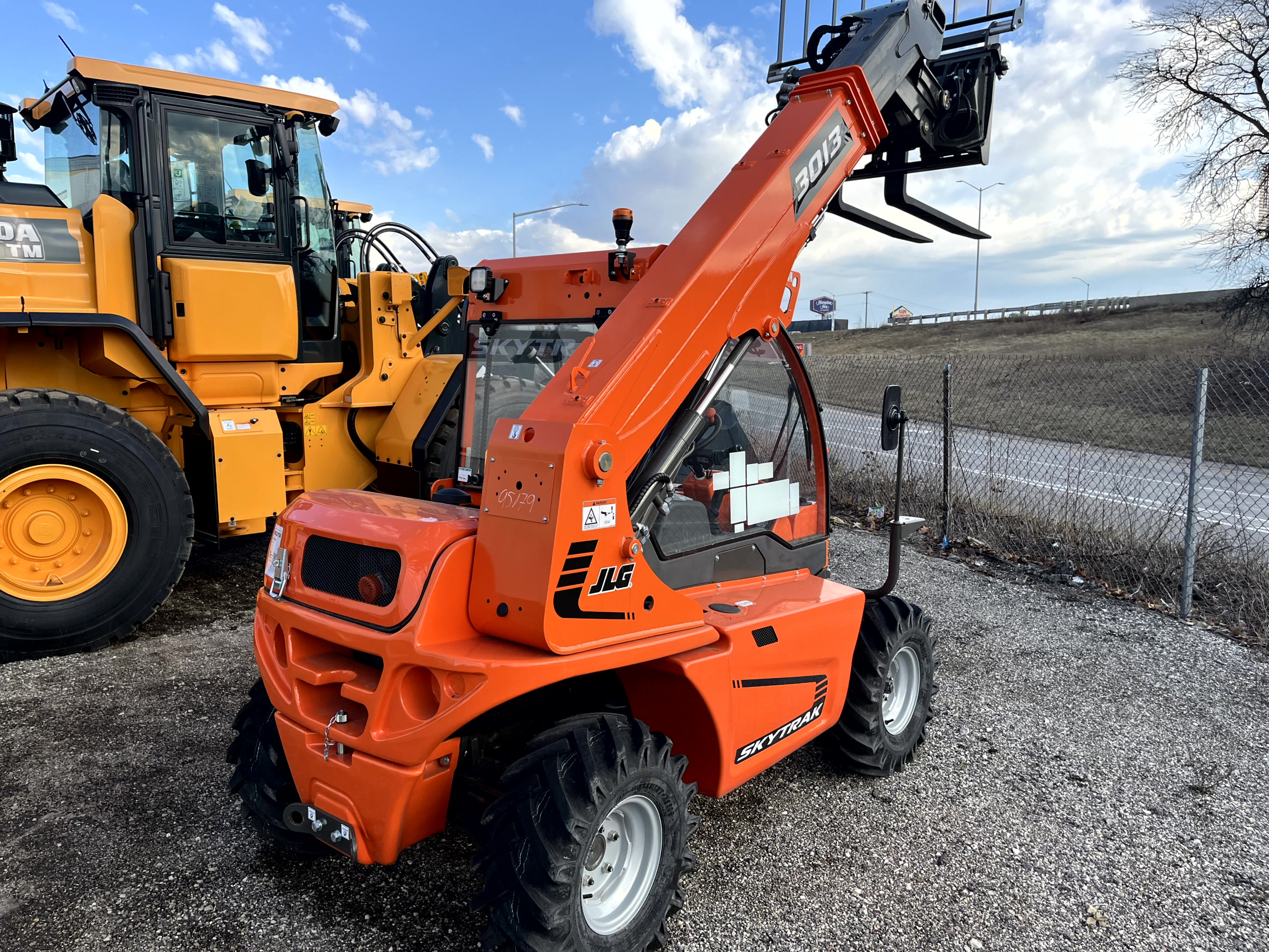 2023 JLG 3013