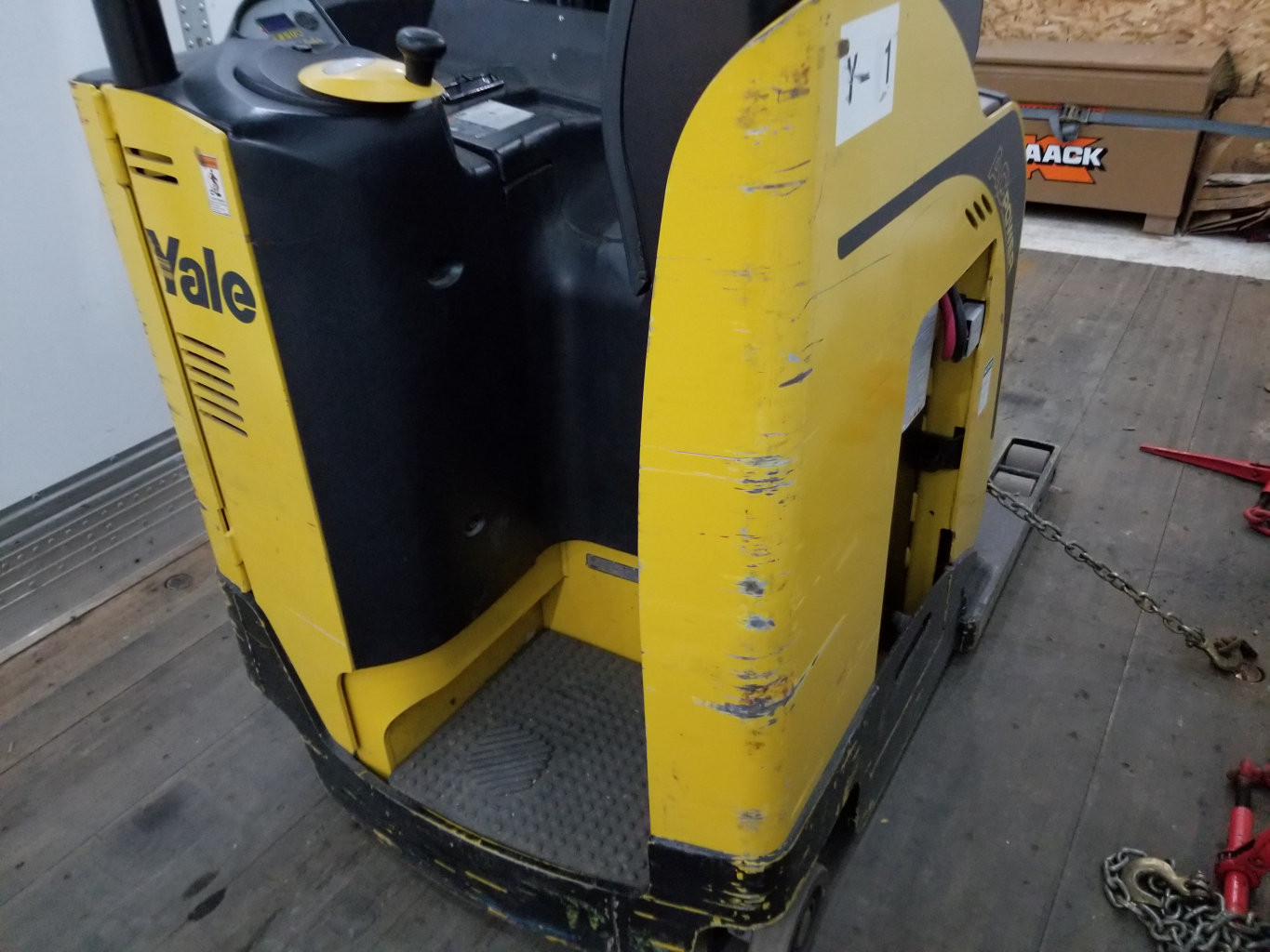 2014 Yale NR040EB