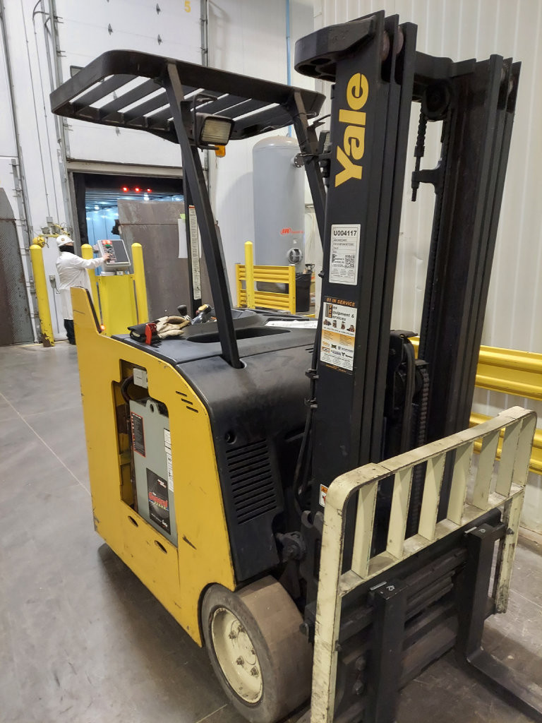 2005 Yale ESC035FA