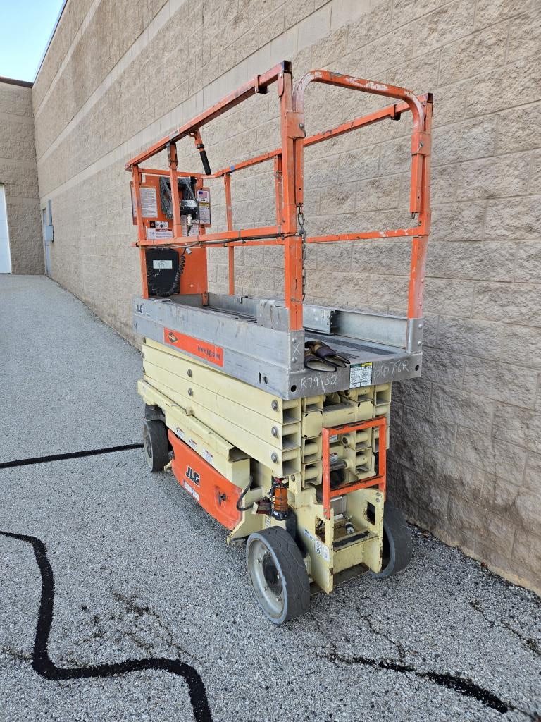 2013 JLG 2630ES