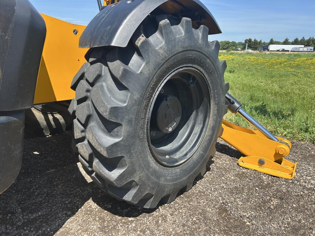 2022 JCB 510-56