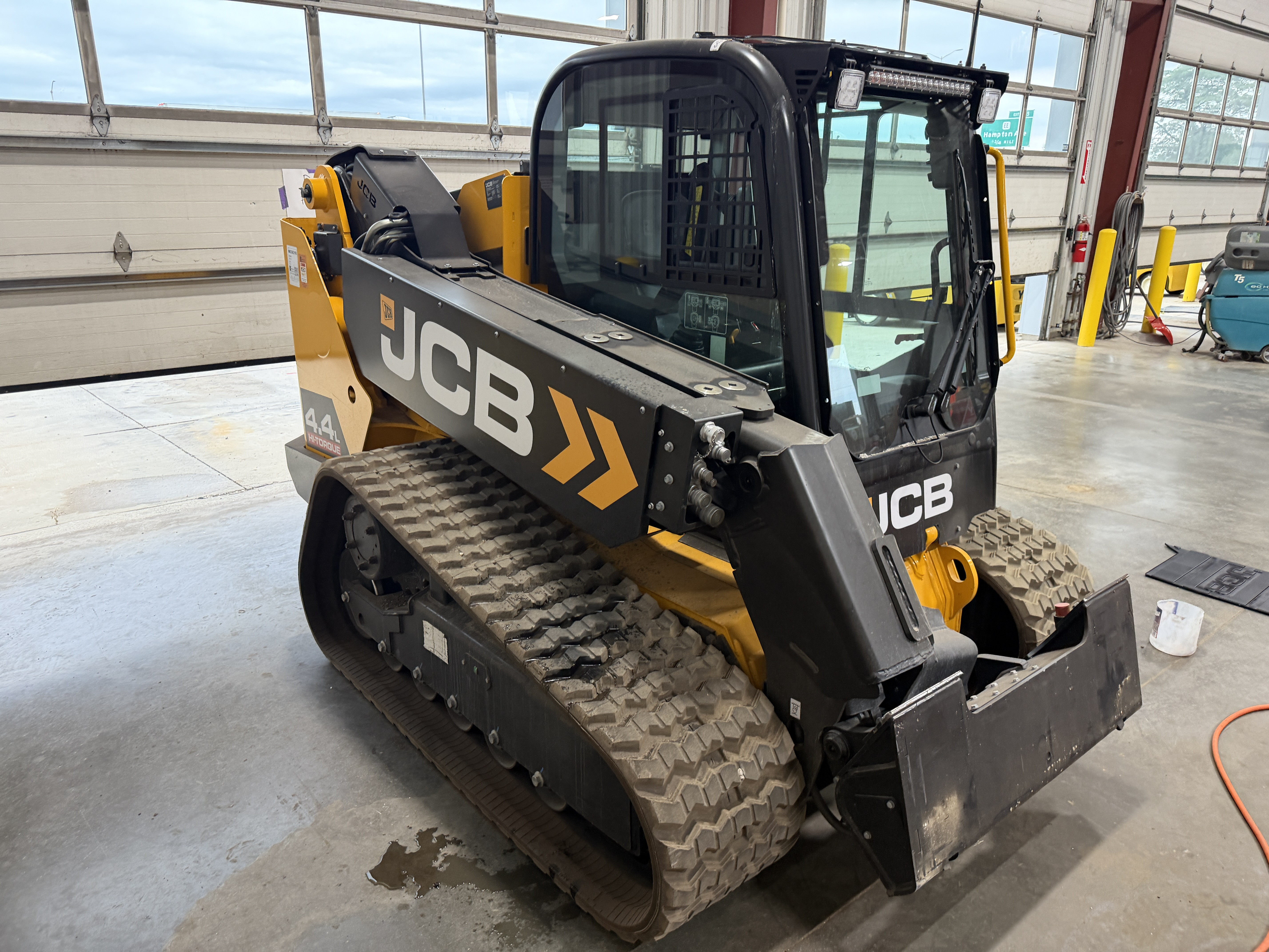 0 JCB 4TS-8T