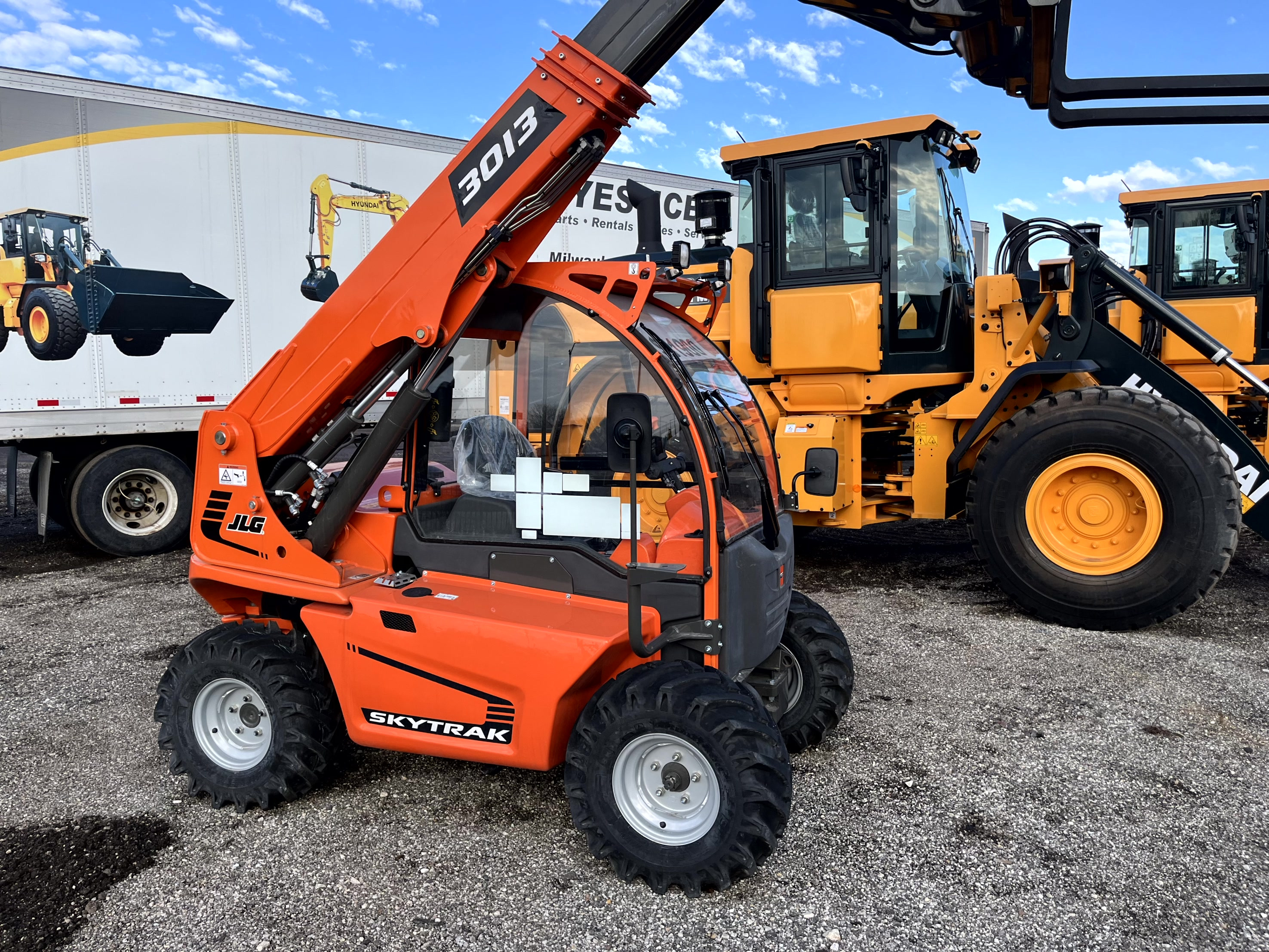 2023 JLG 3013