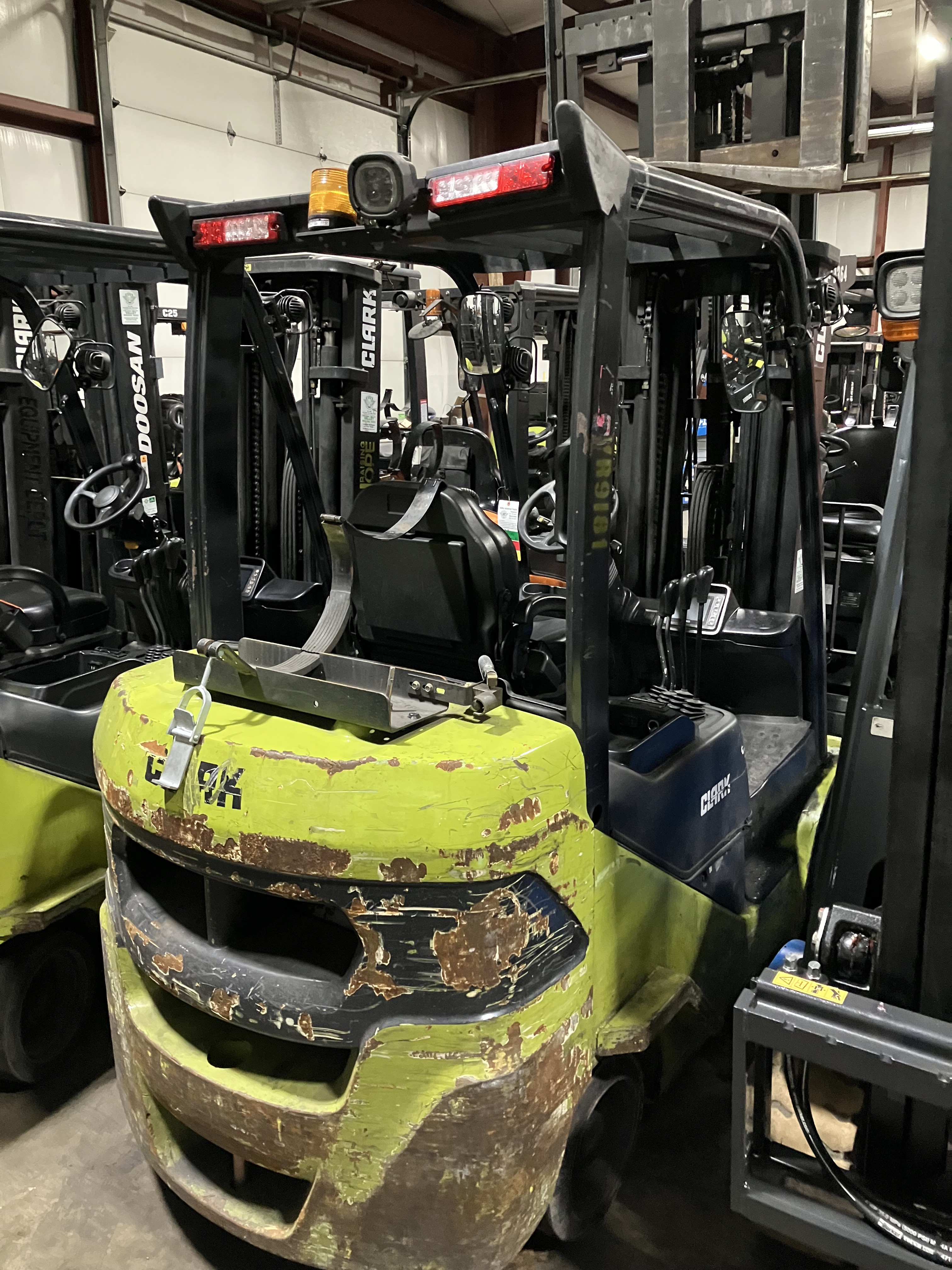 Photo of a 2015 Clark S32CL