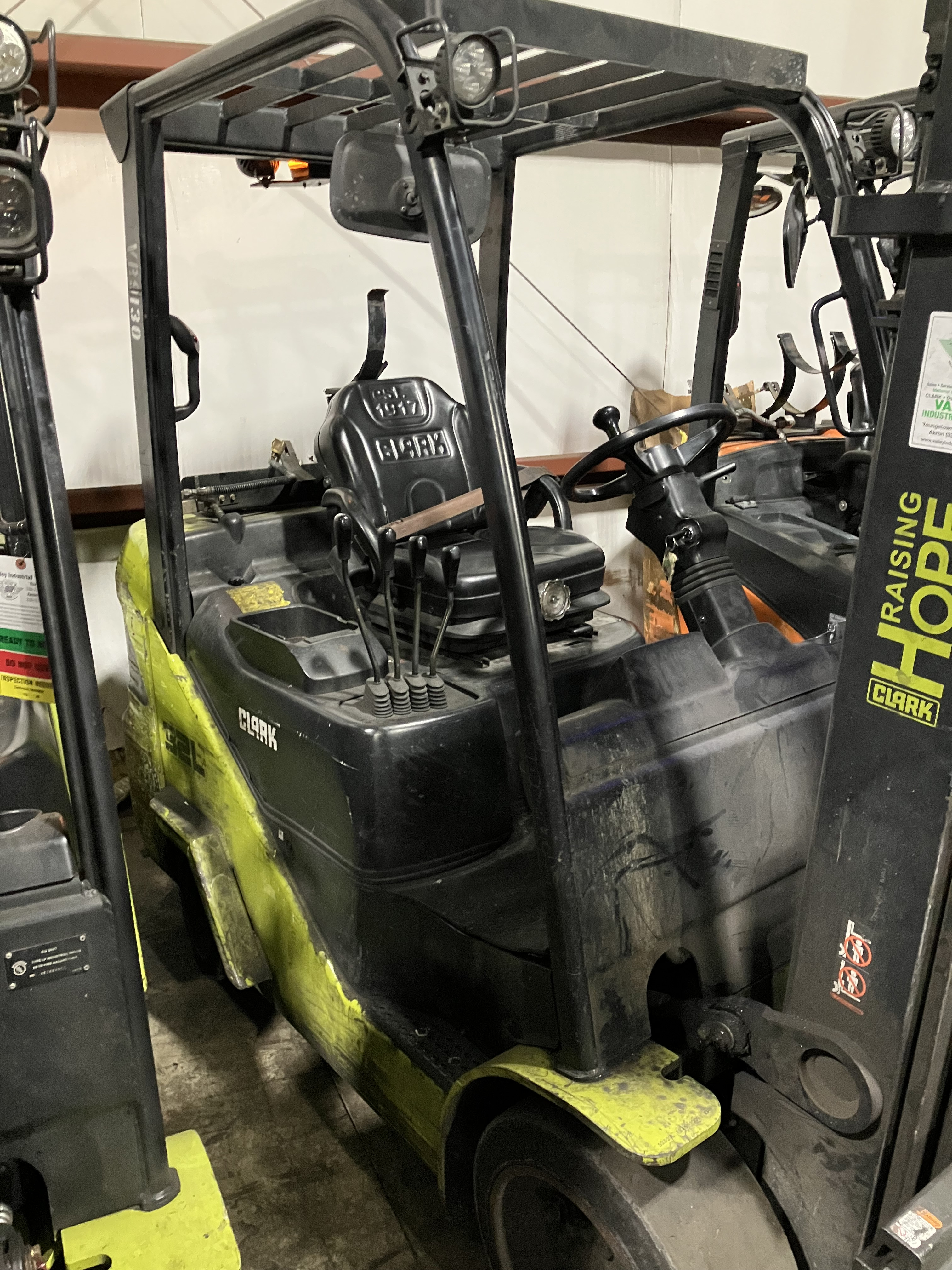 Photo of a 2015 Clark S32CL