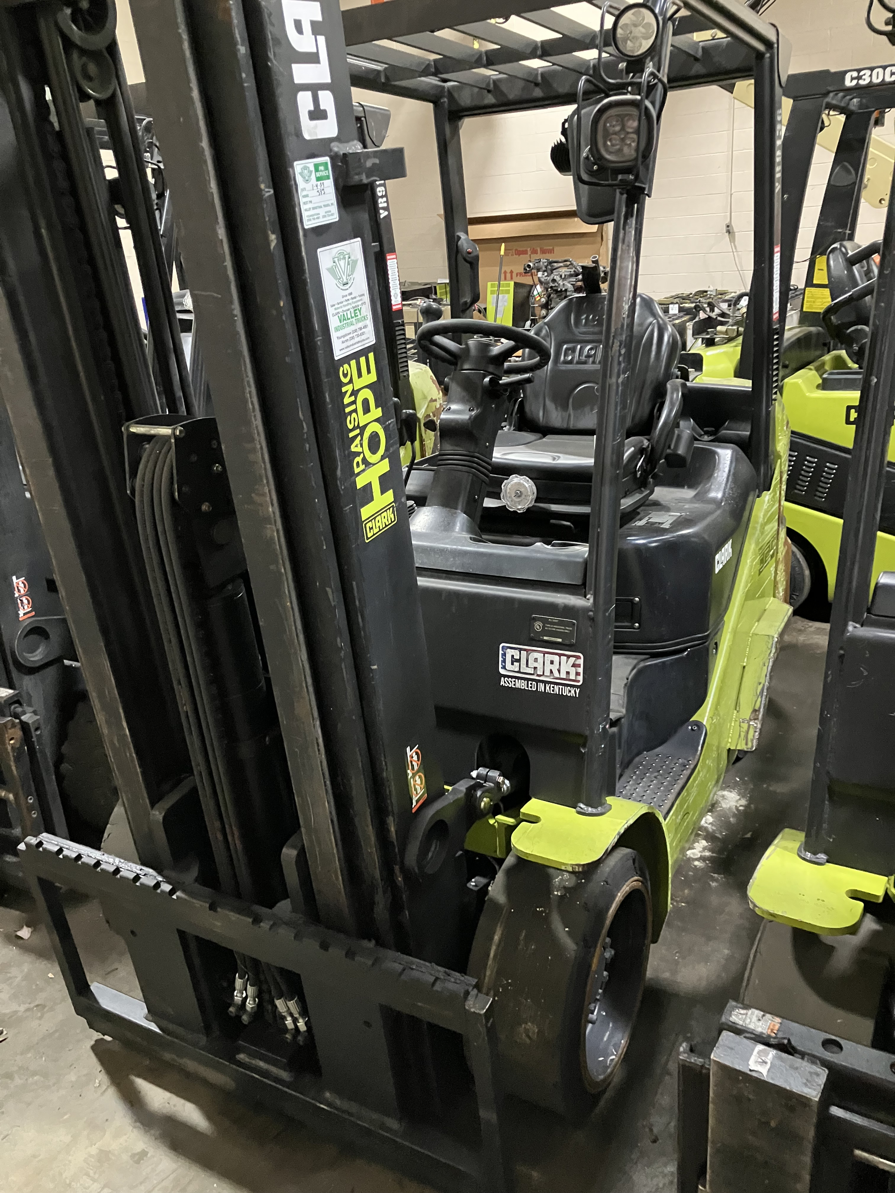Photo of a 2015 Clark S32CL