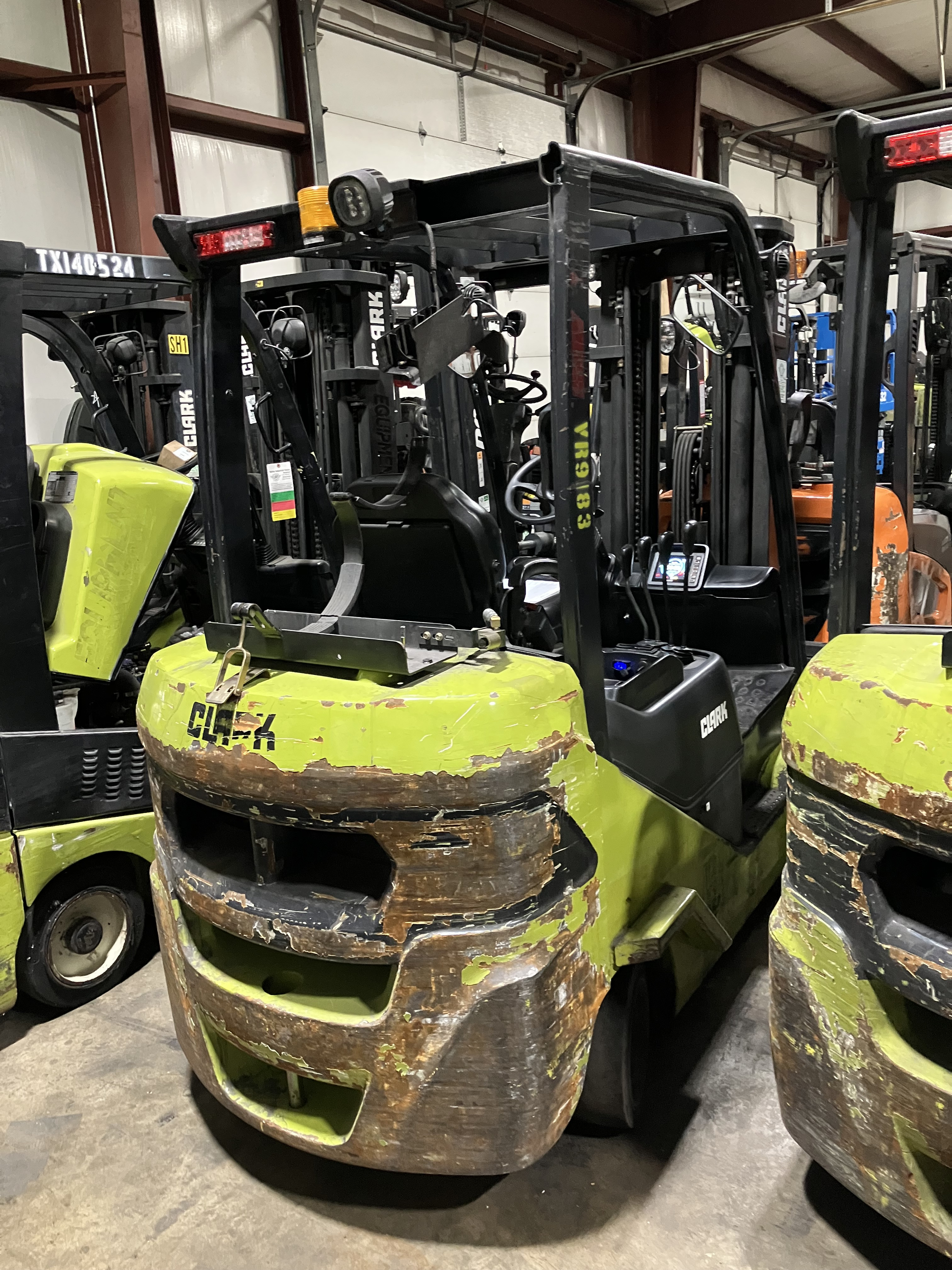 Photo of a 2015 Clark S32CL