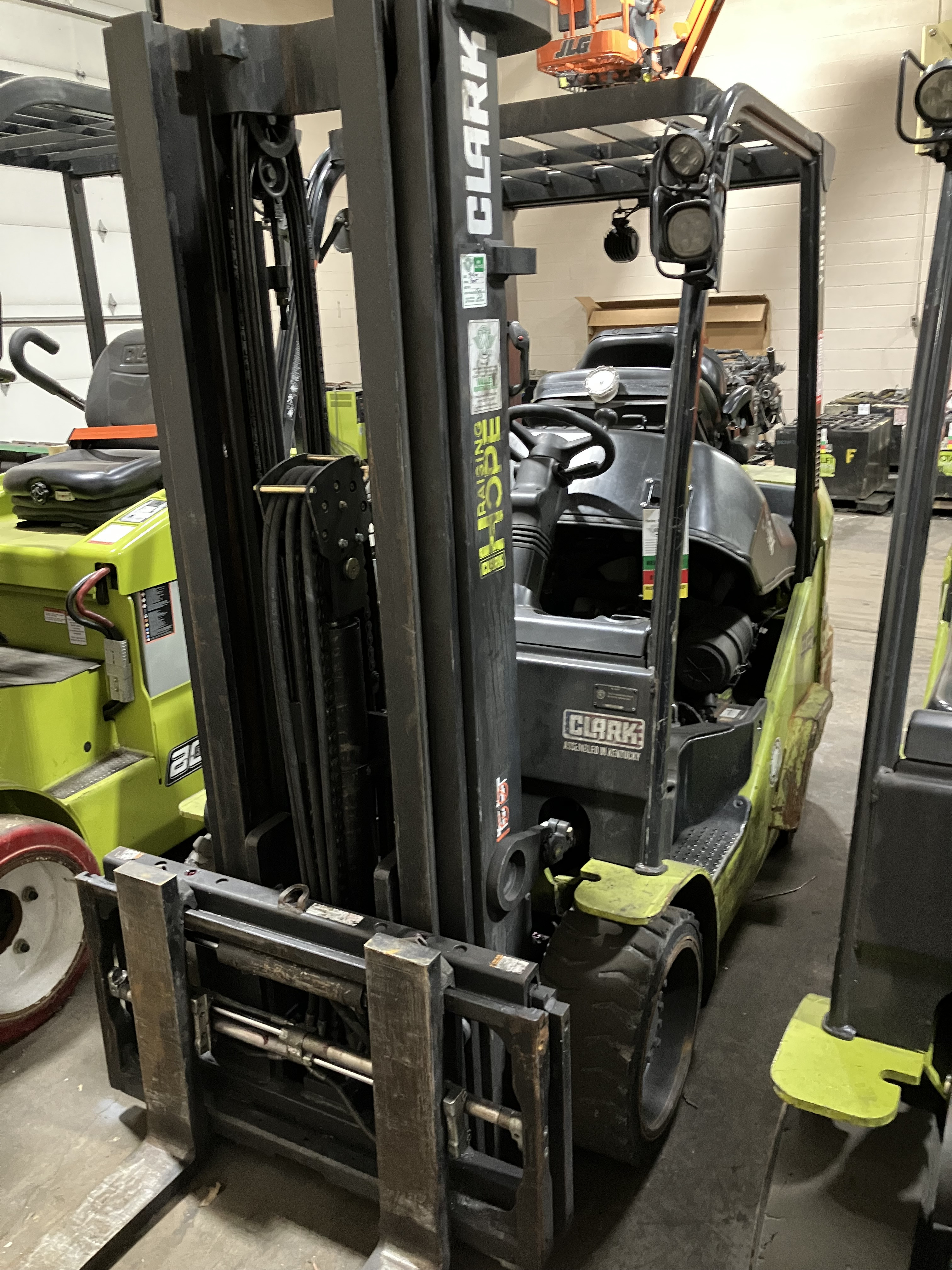 Photo of a 2015 Clark S32CL