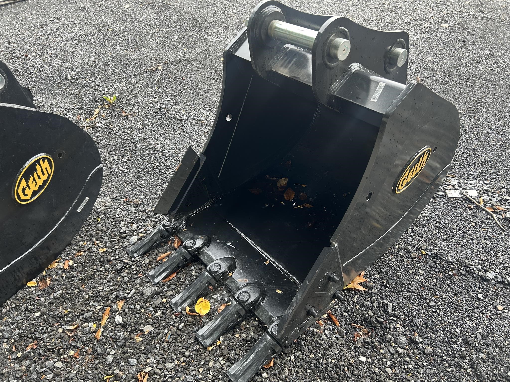 2026 Geith 36" BUCKET
