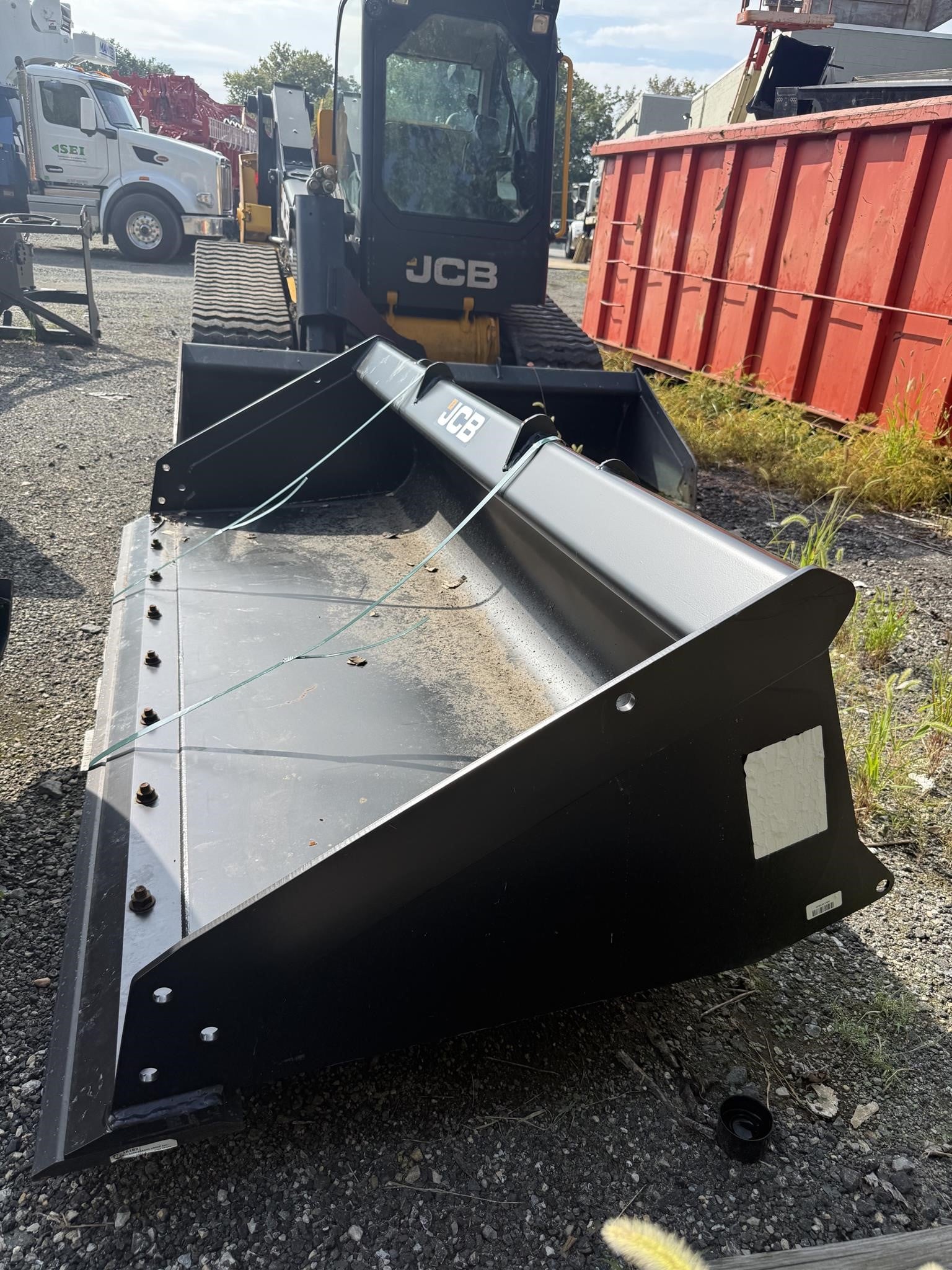 2025 JCB 84" BUCKET